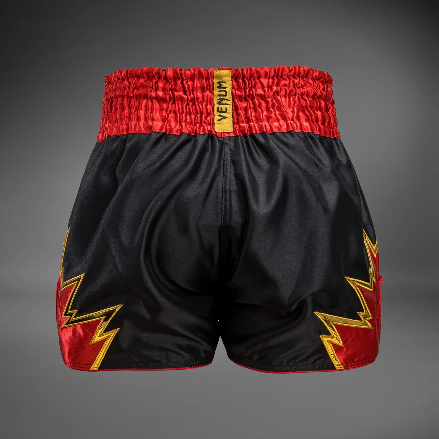 Venum Inferno Muay Thai Shorts - Schwarz/Gold/Rot - Image 3