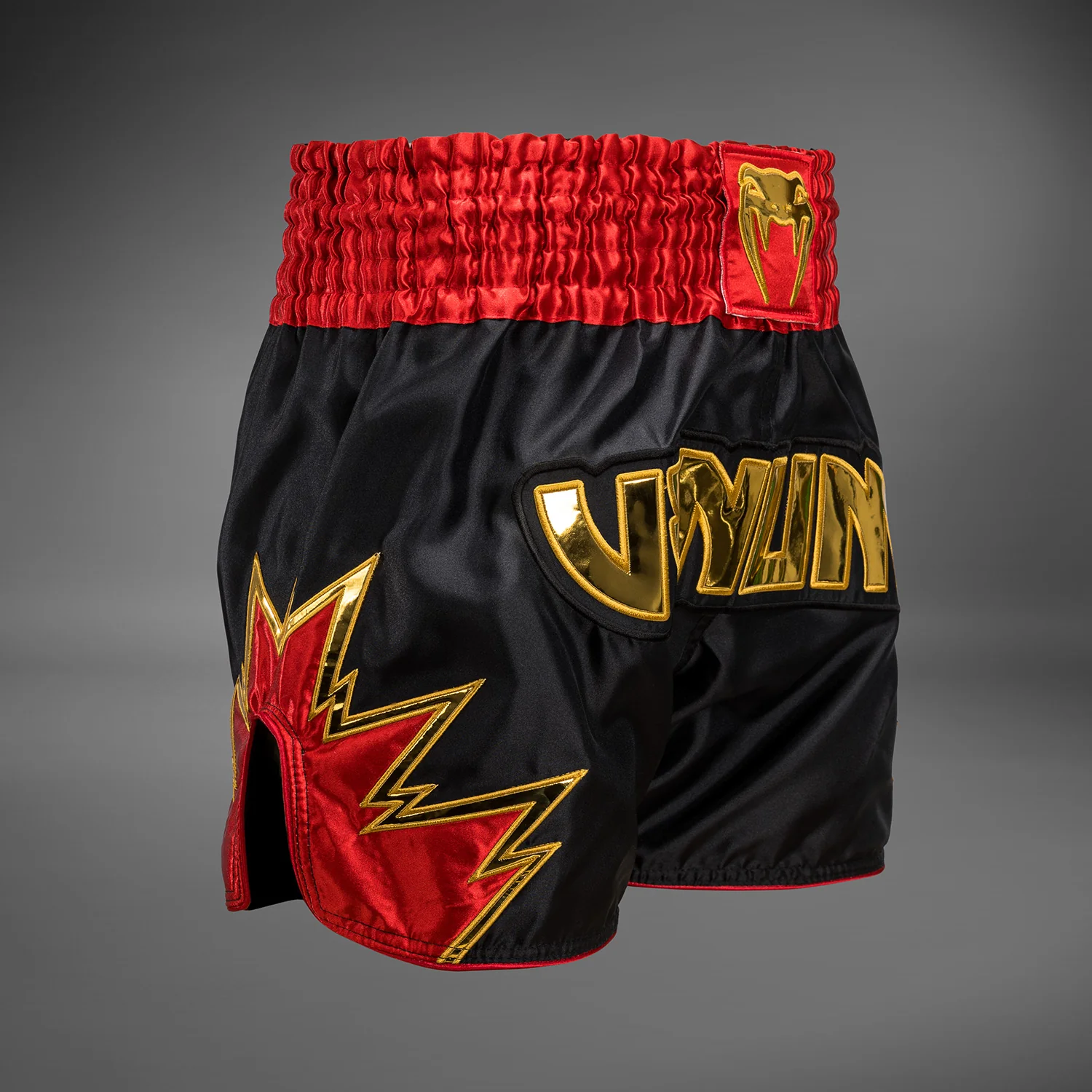 Venum Inferno Muay Thai Shorts - Schwarz/Gold/Rot - Image 4