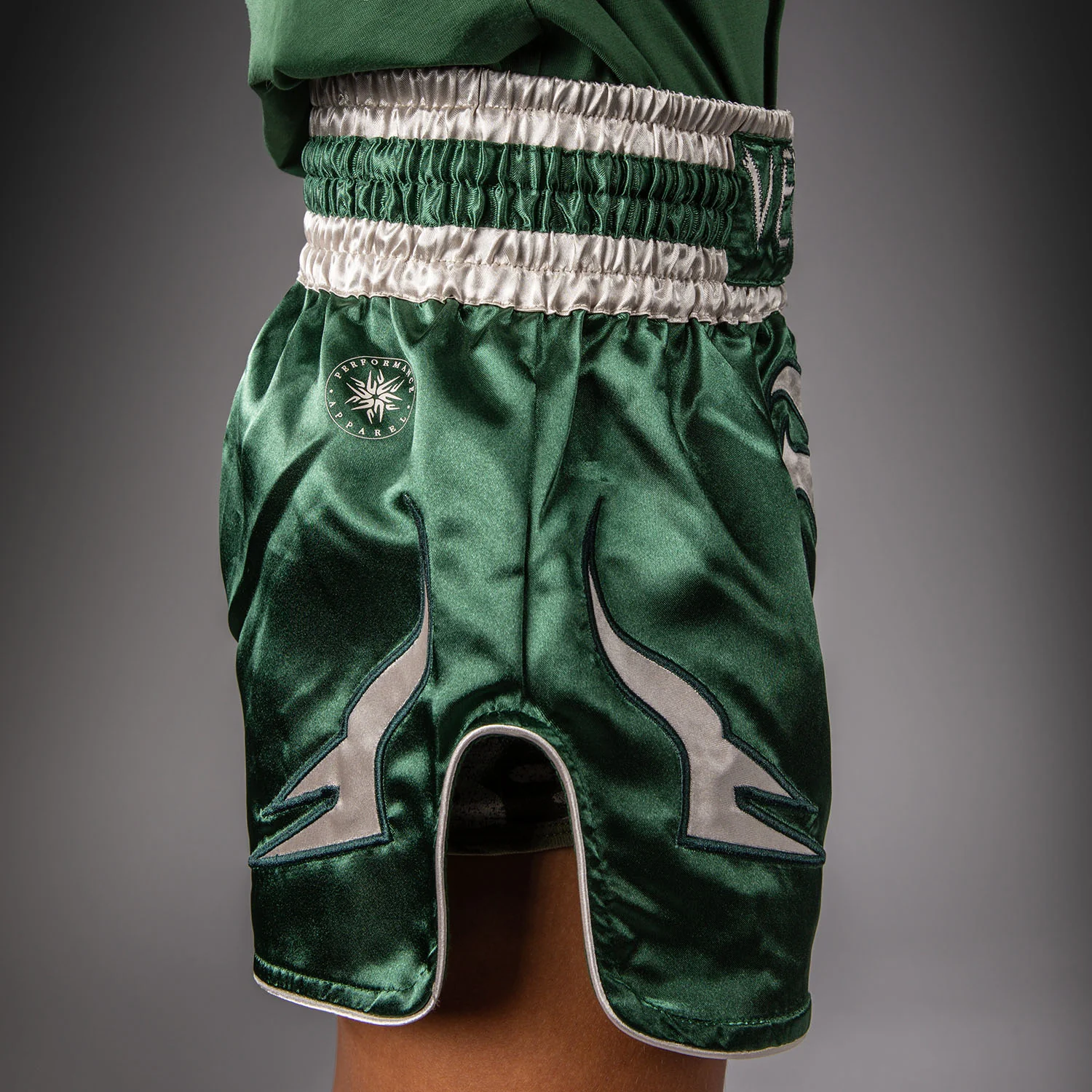 Venum Inferno Muay‑Thai‑Shorts – Waldgrün/Off‑White - Image 5