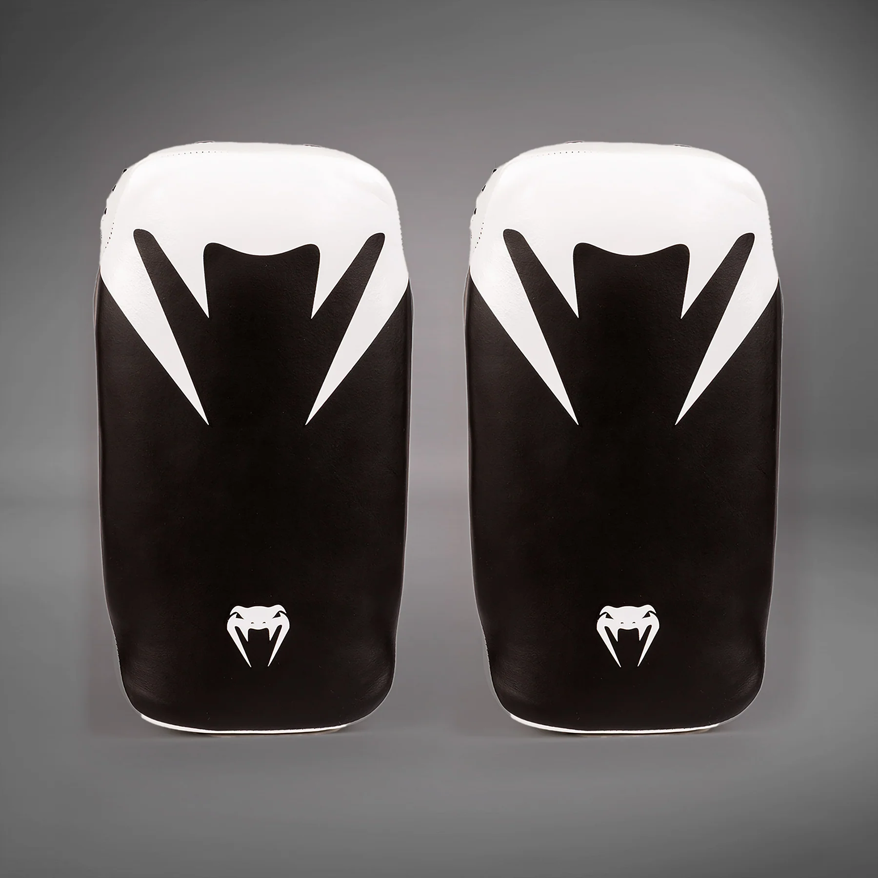 Venum Giant Kick Pads – Schwarz/Gold (Paar)