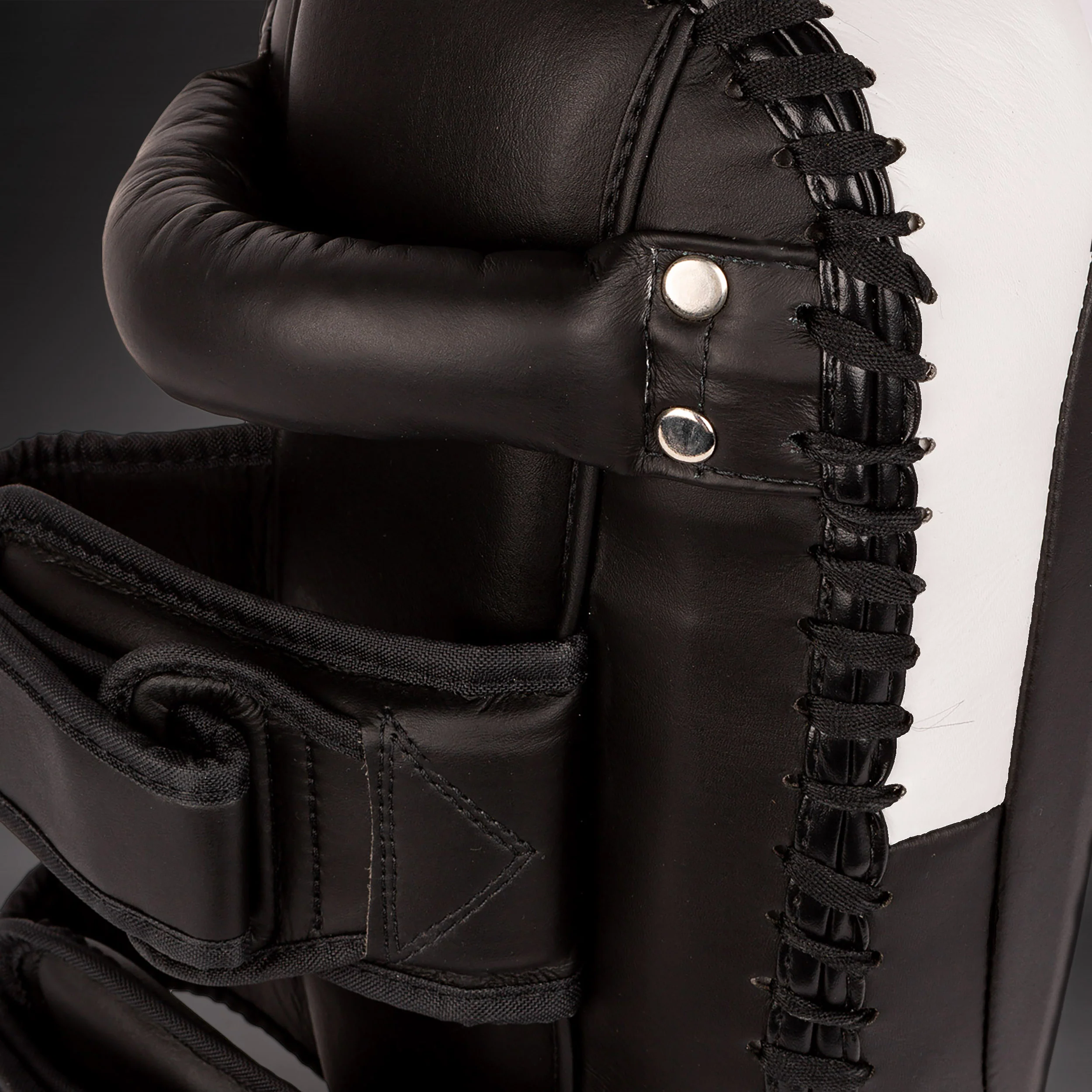 VENUM KICKBOXING – LIGHT KICK PAD 2.0 - Image 8
