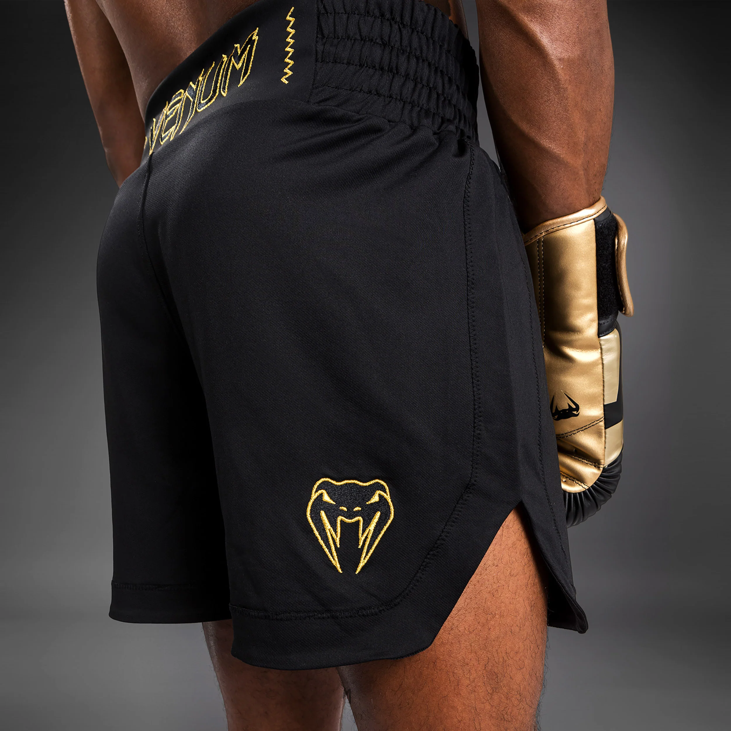 Venum Klassisch Boxing Shorts - Schwarz/Gold - Image 2