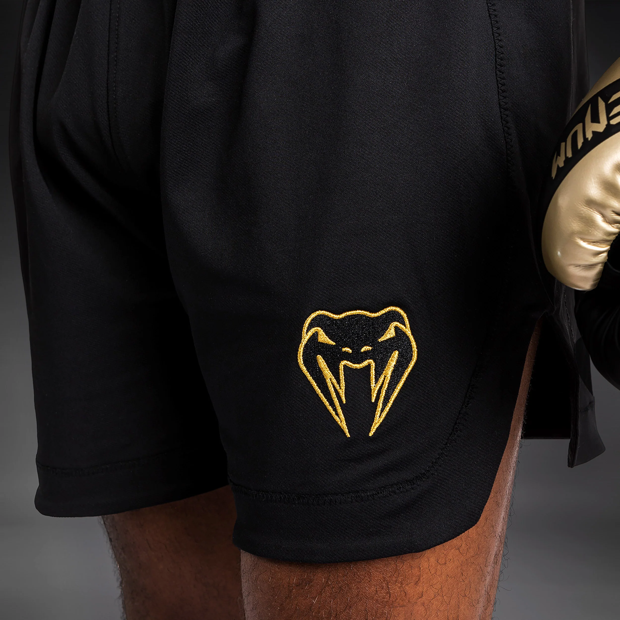 Venum Klassisch Boxing Shorts - Schwarz/Gold - Image 7