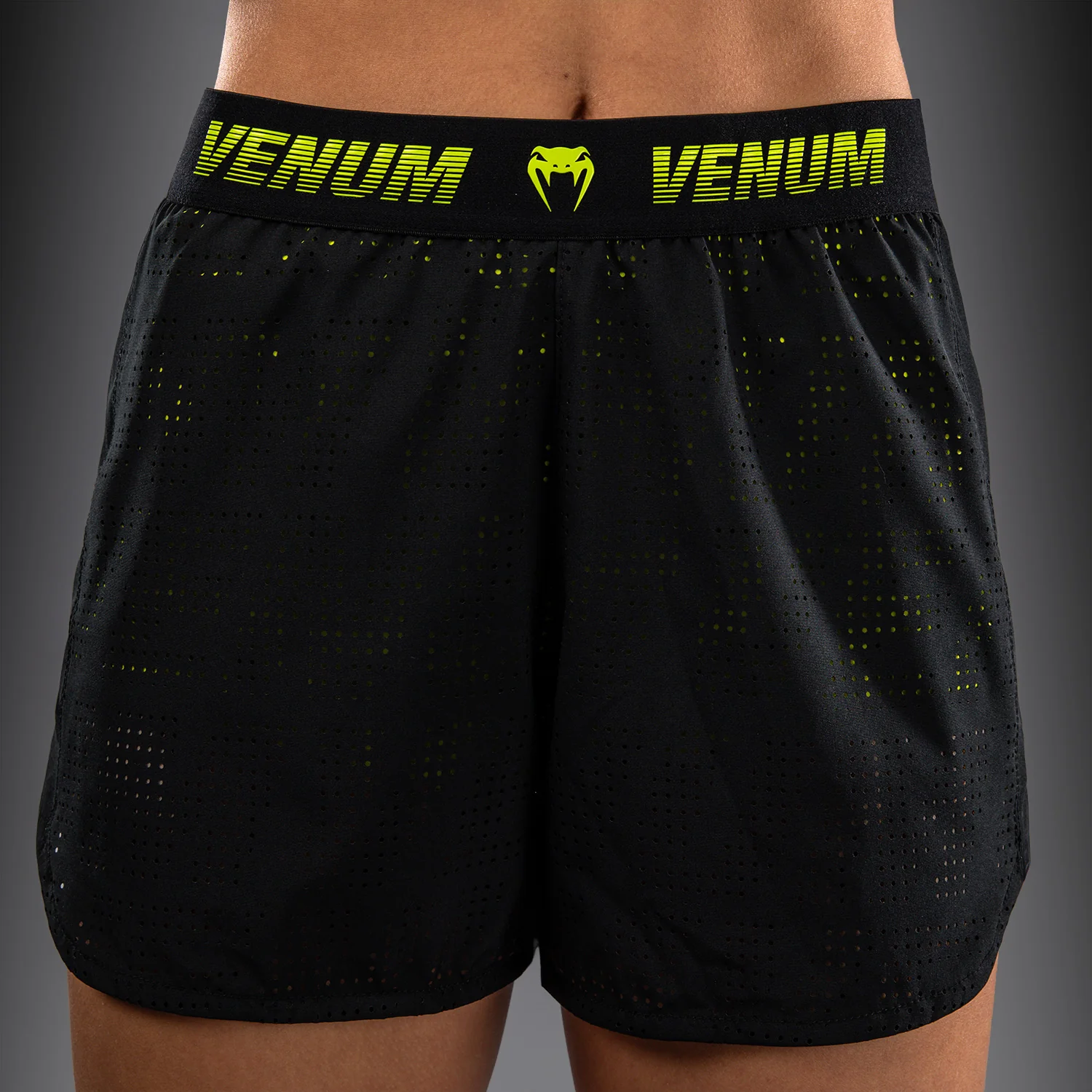 Venum Lazer Trainingsshorts für Damen - Schwarz/Gelb - Image 4