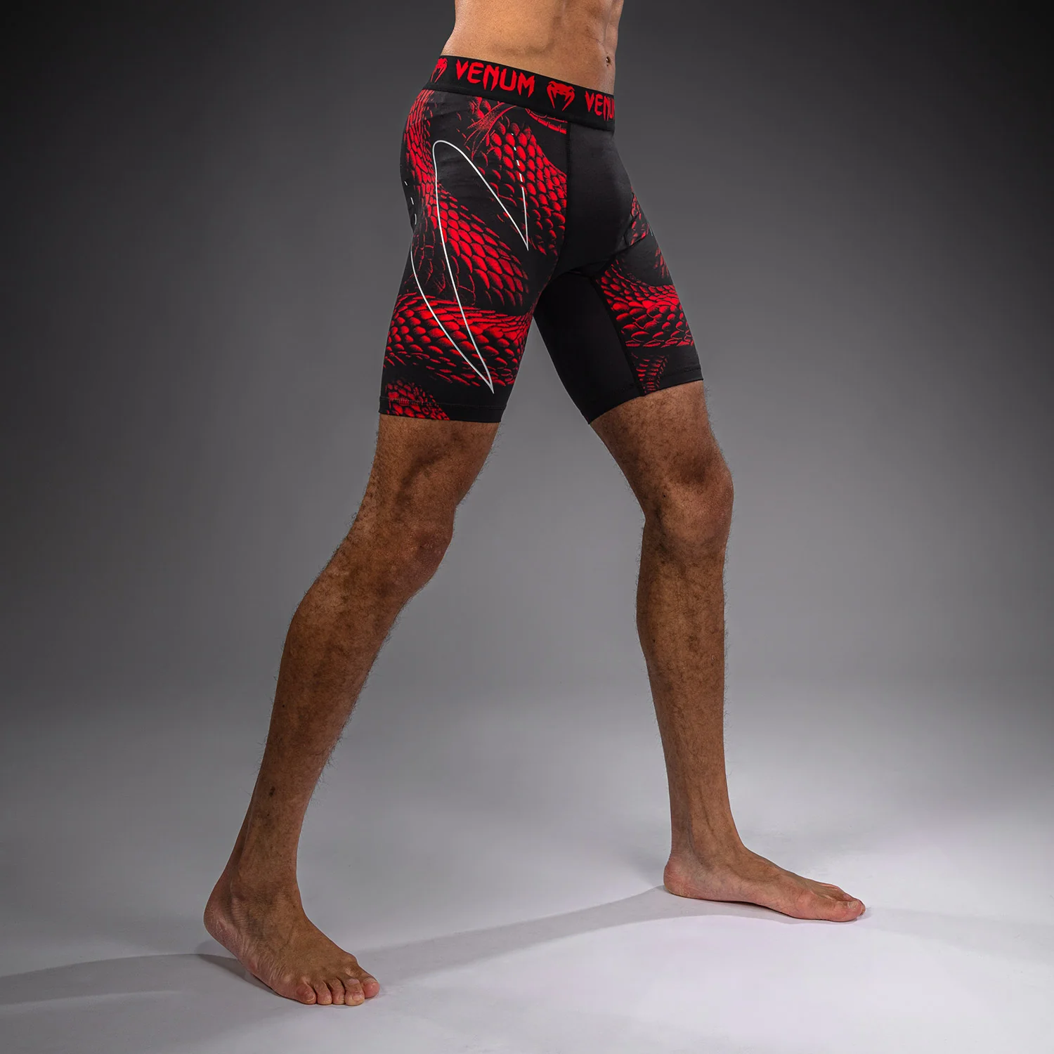 Venum Matupa Kompressionsshort - Schwarz/Rot/Silber - Image 3