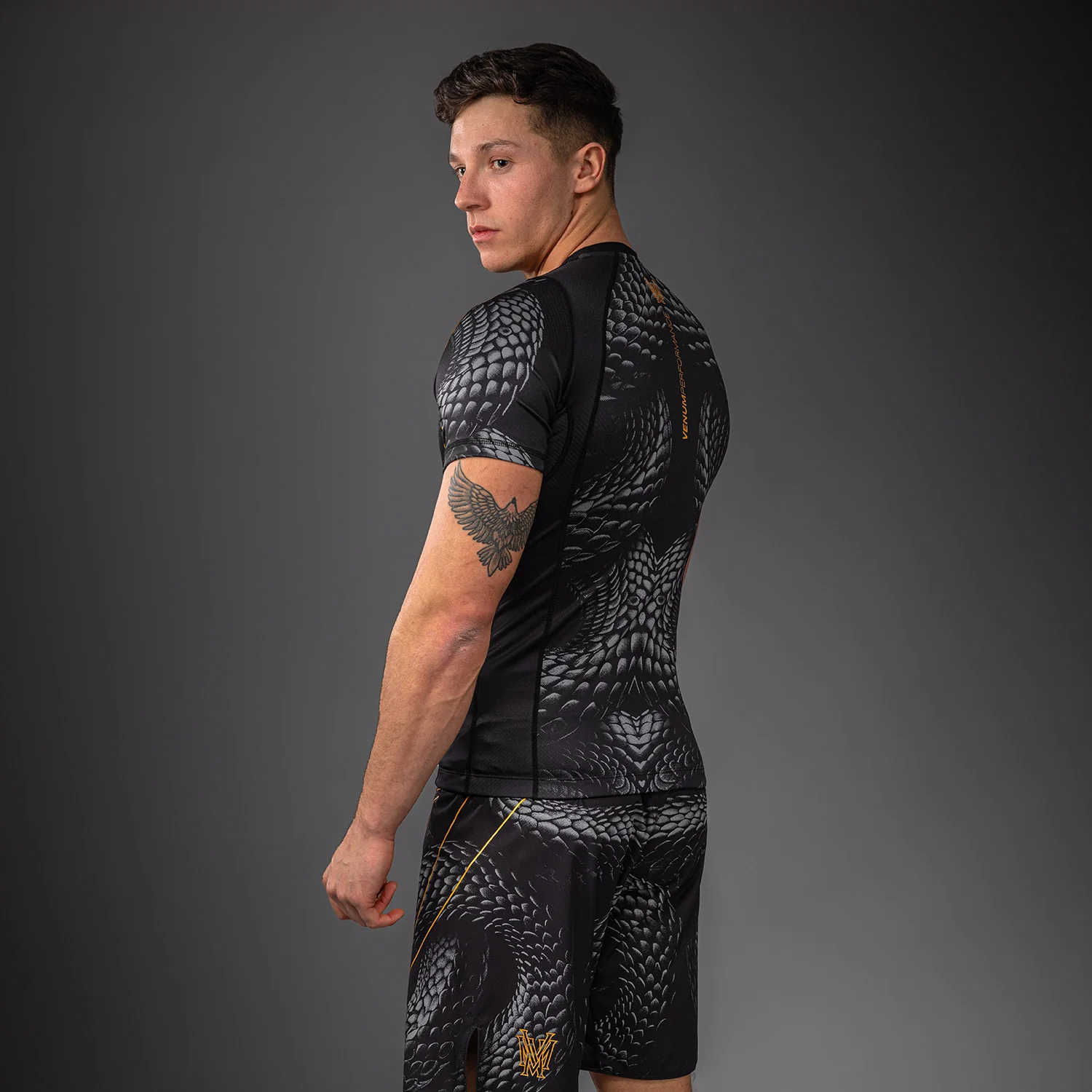 Venum Matupa Kurzarm Rashguard - Schwarz/Grau/Gold - Image 4