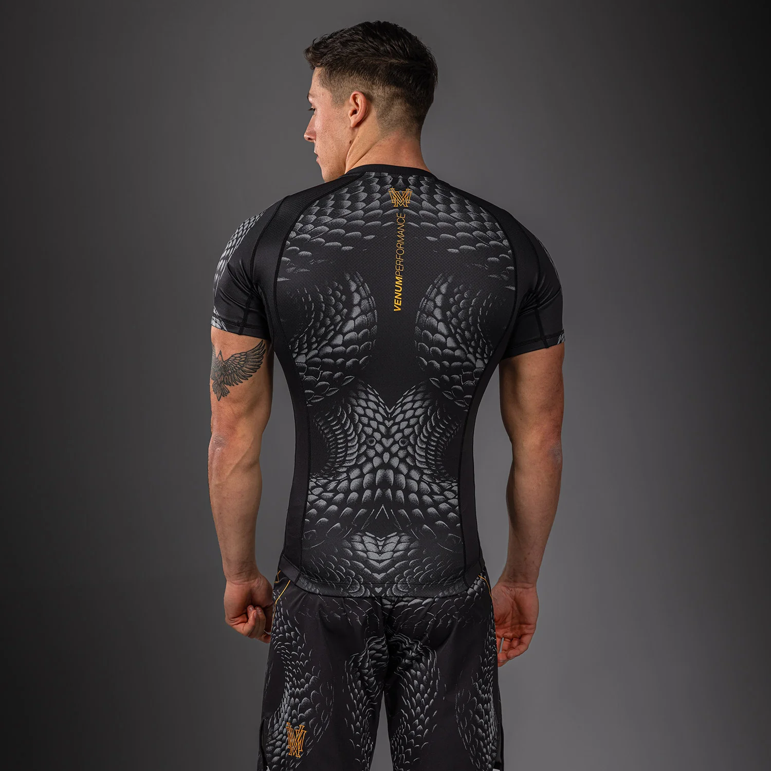 Venum Matupa Kurzarm Rashguard - Schwarz/Grau/Gold - Image 5