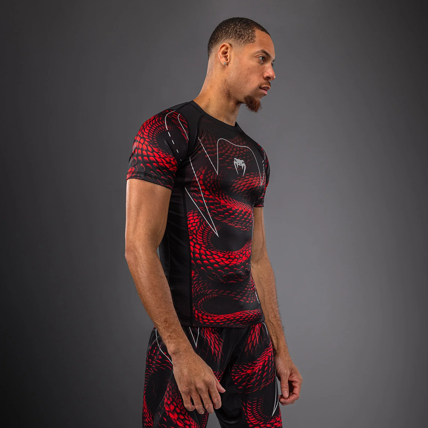 Venum Matupa Kurzarm Rashguard - Schwarz/Rot/Silber - Image 2