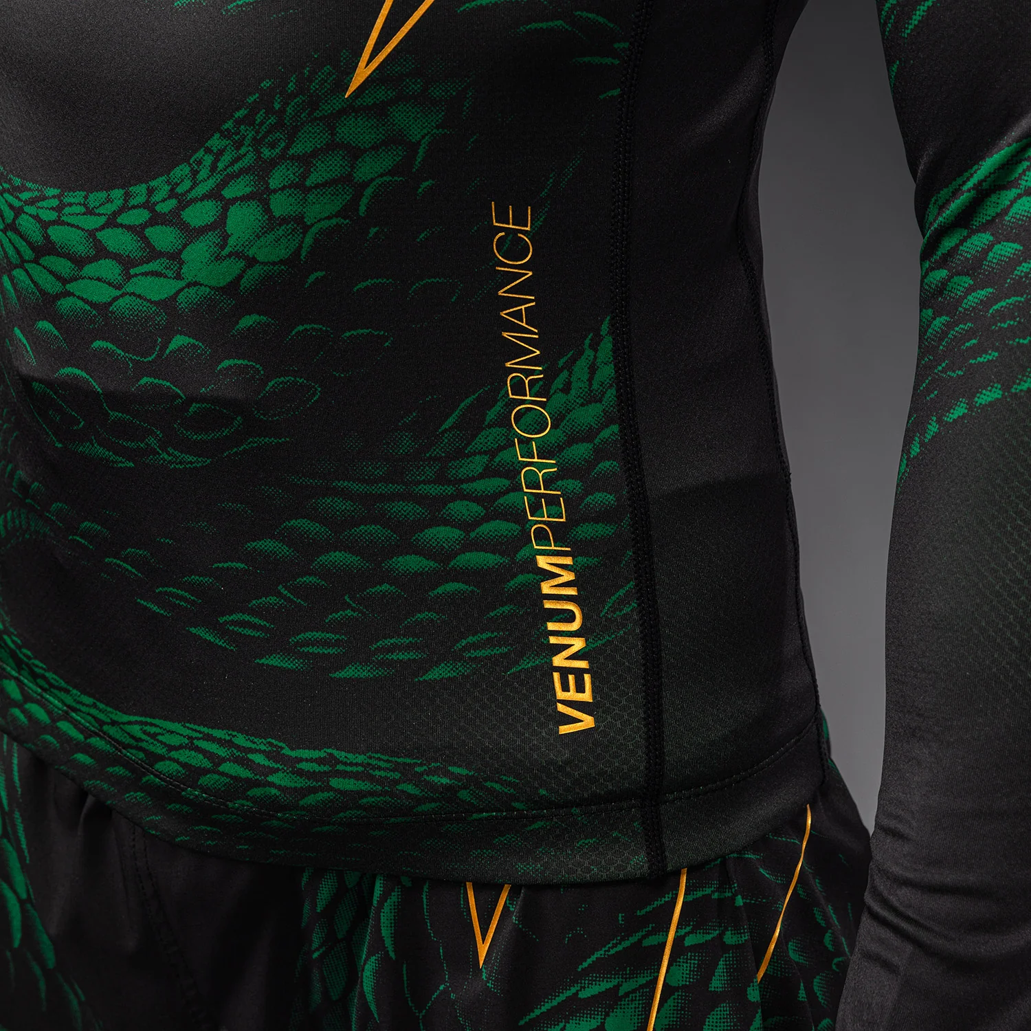Venum Matupa Langarm Rashguard - Schwarz/Grün/Gold - Image 5