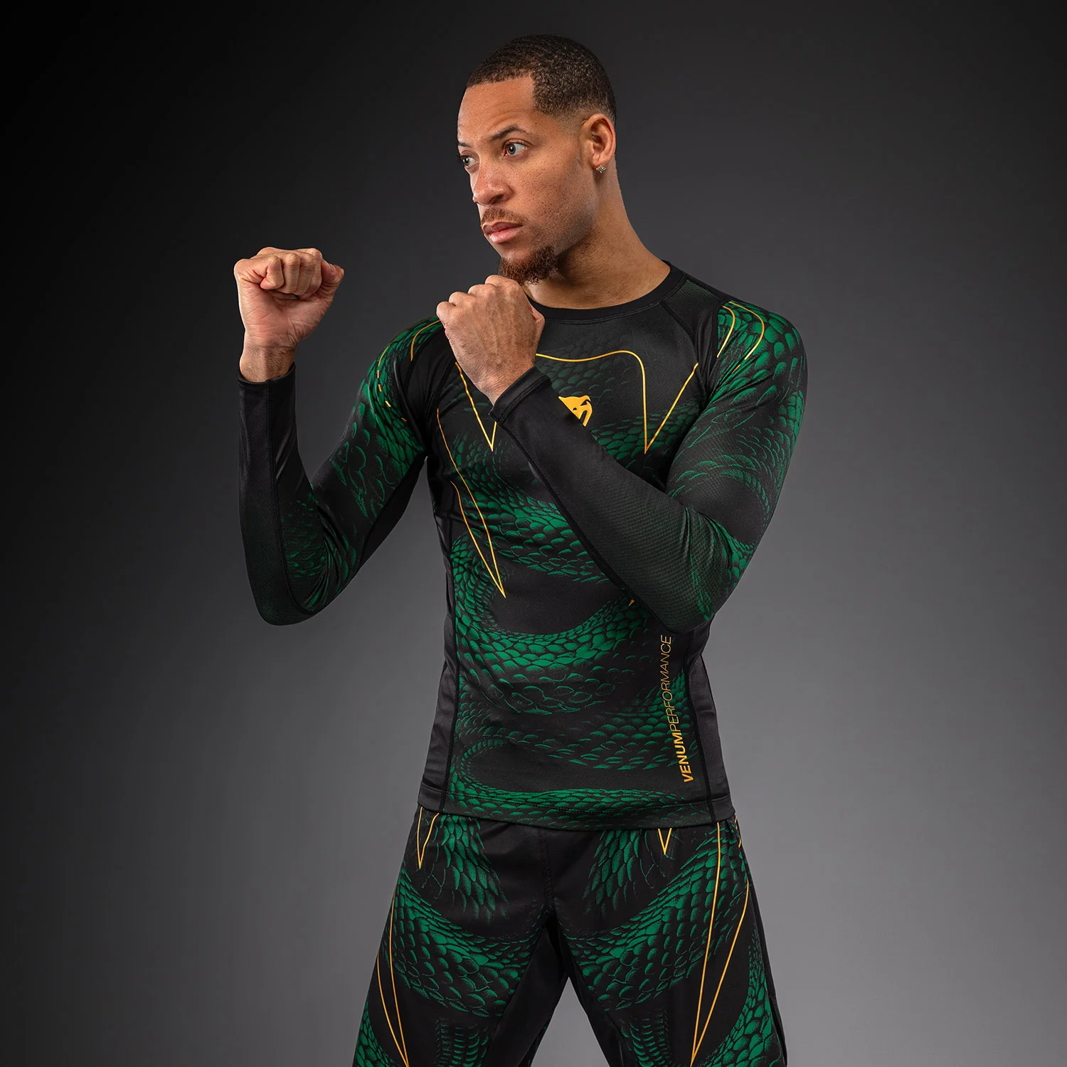 Venum Matupa Langarm Rashguard - Schwarz/Grün/Gold - Image 6