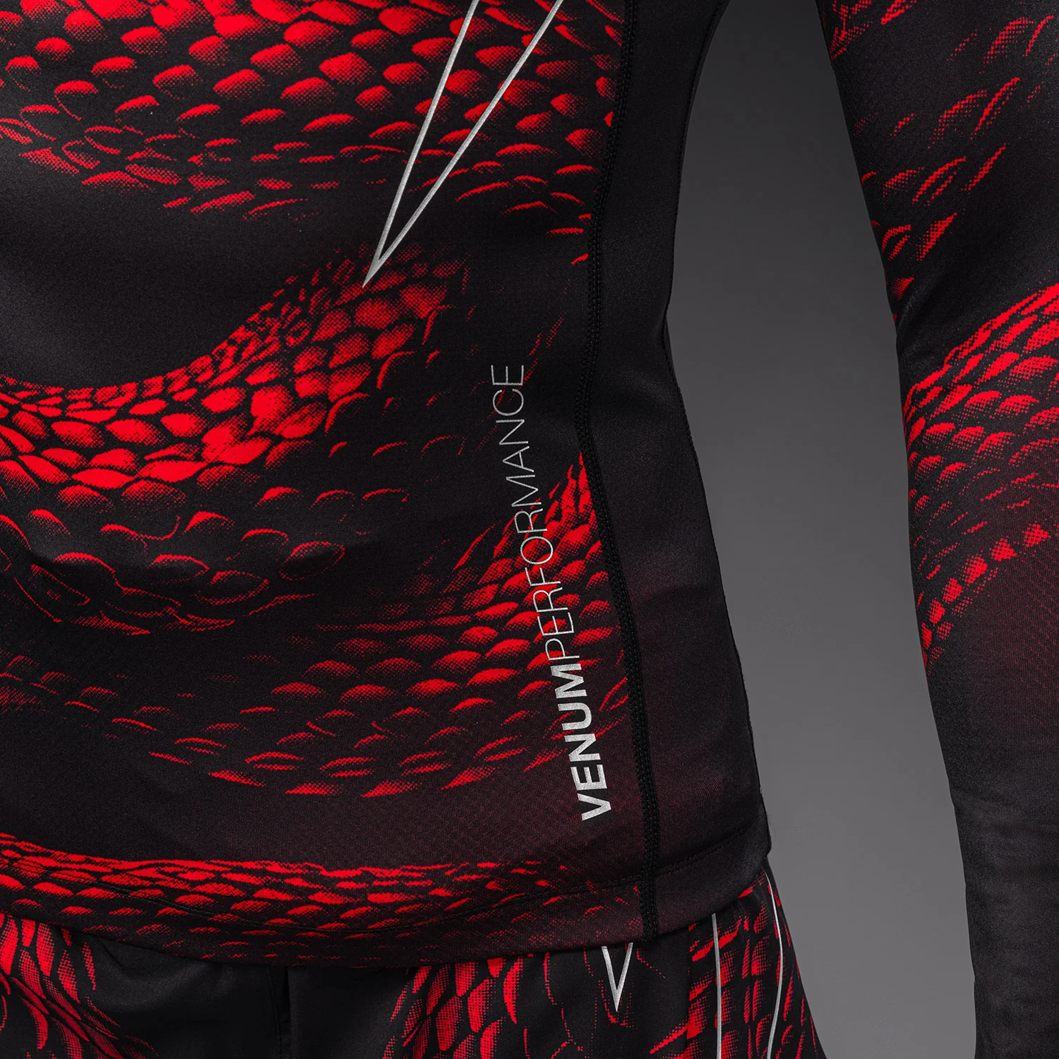 Venum Matupa Langarm Rashguard - Schwarz/Rot/Silber - Image 6