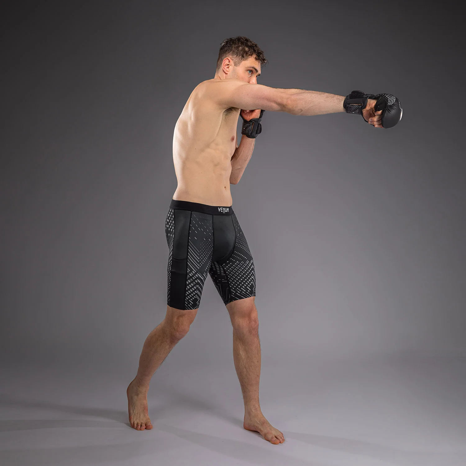 Venum Midnight Fury Kompressionsshort – Schwarz/Grau/Silber - Image 3