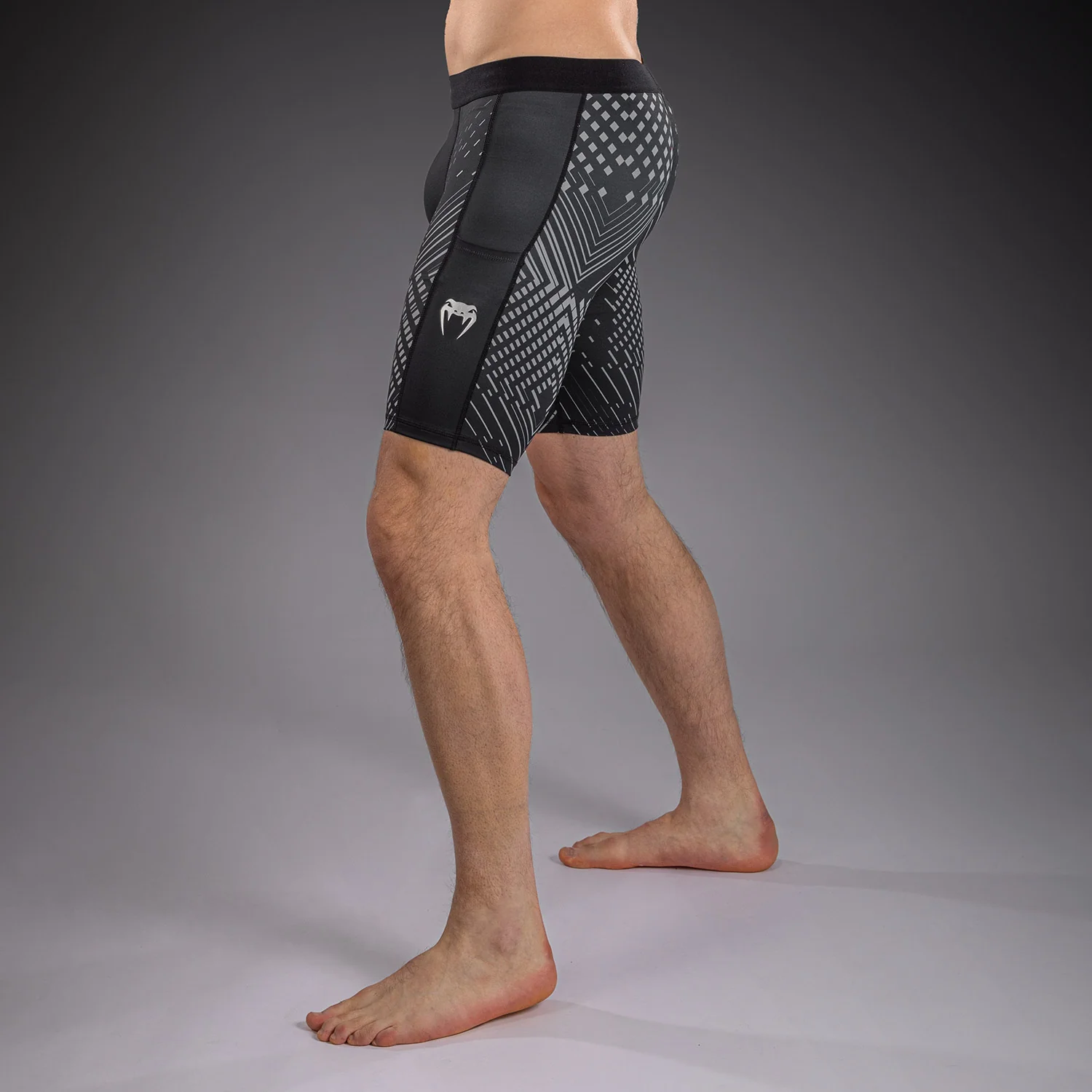 Venum Midnight Fury Kompressionsshort – Schwarz/Grau/Silber - Image 4