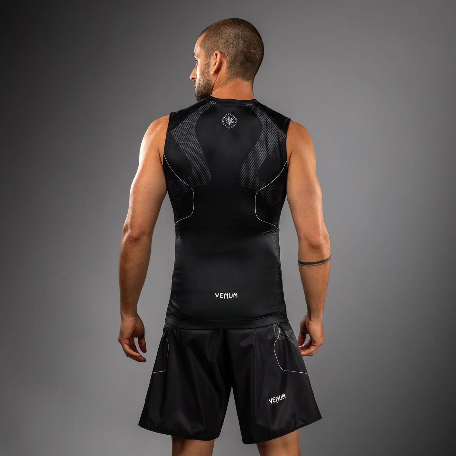 Venum Nexus Ärmelloses Rashguard – Schwarz/Silber - Image 3