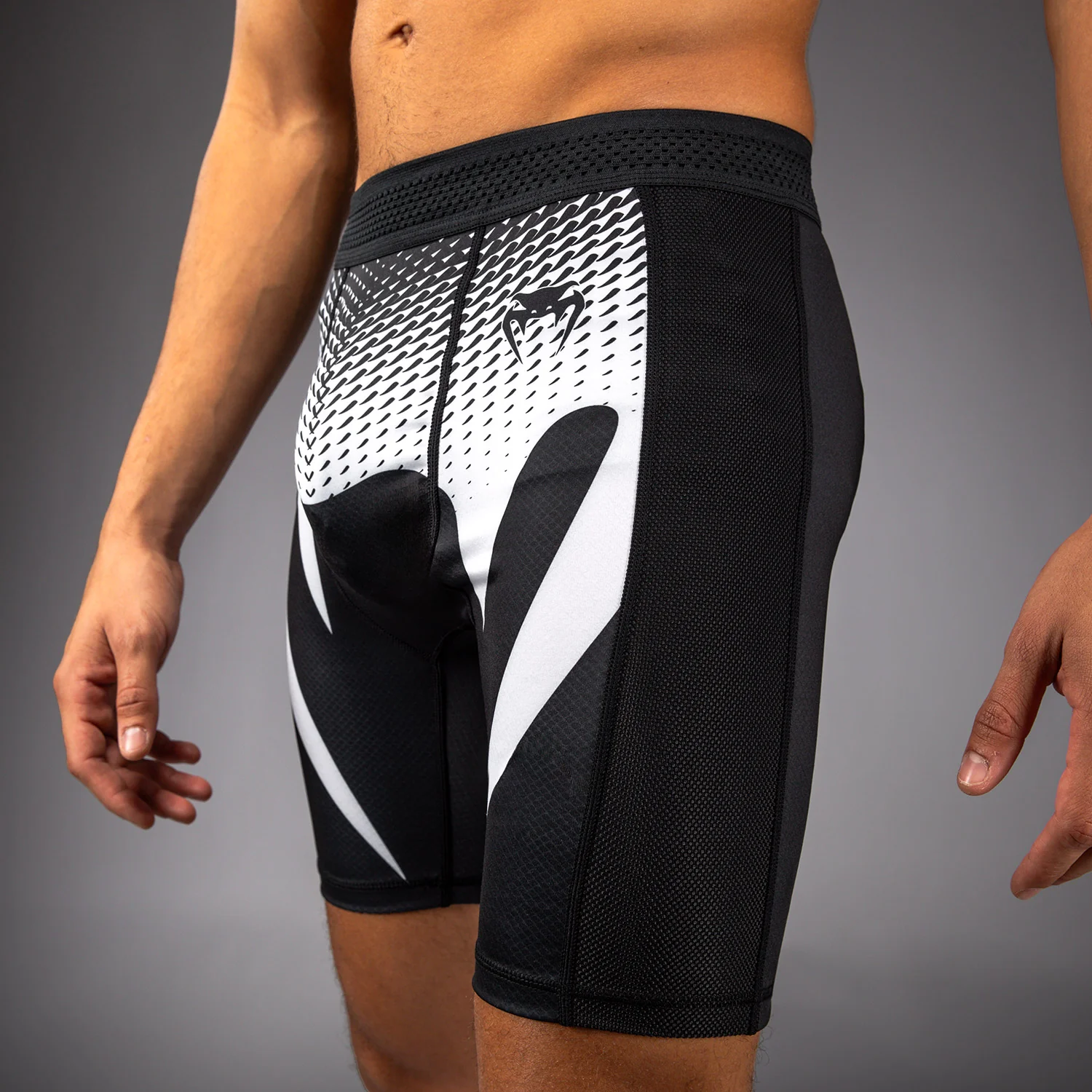 Venum No Gi Vale Tudo Shorts - Schwarz/Weiß - Image 3