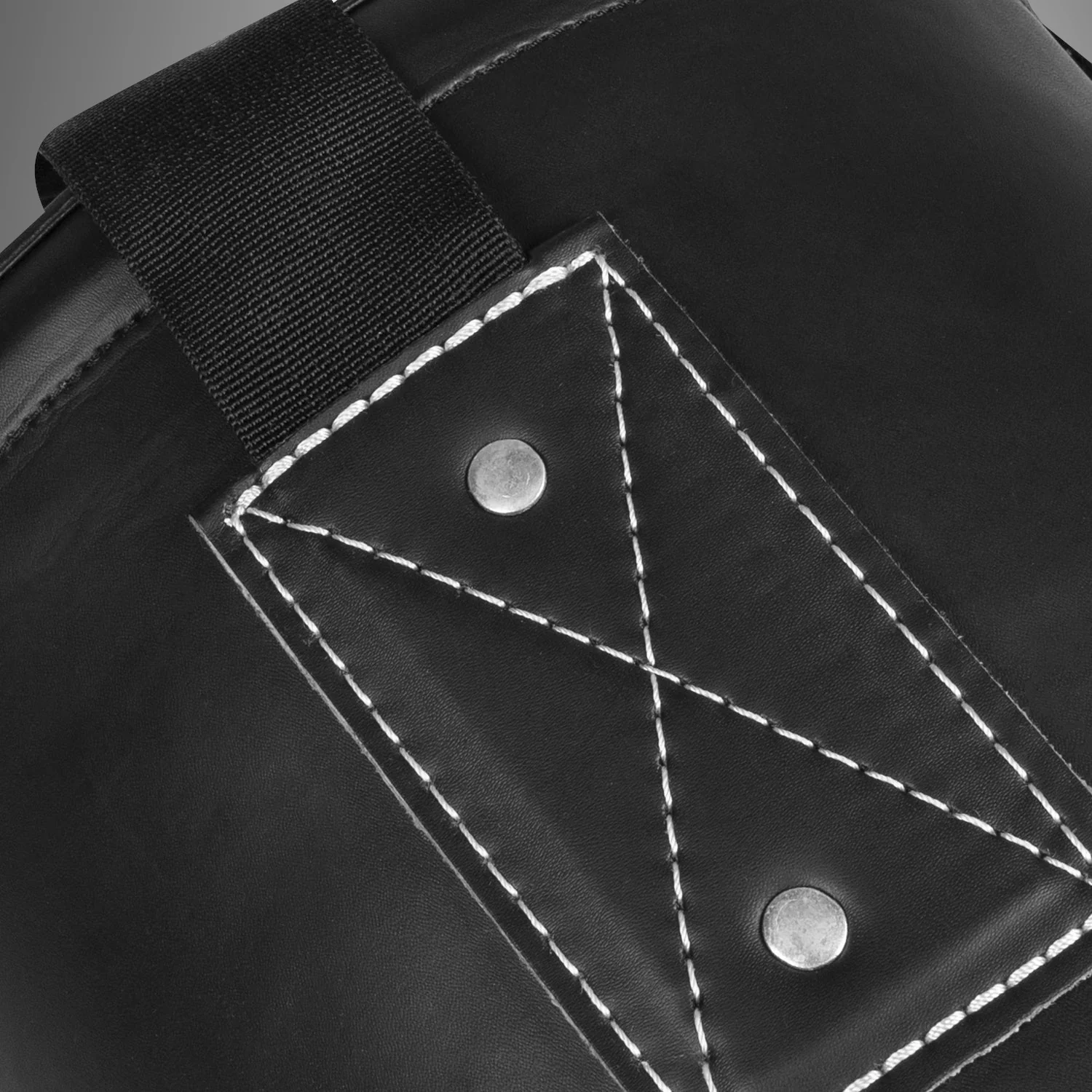 Venum Origins Boxsack - Schwarz/Weiß (inkl. Deckenhalterung) - Image 3