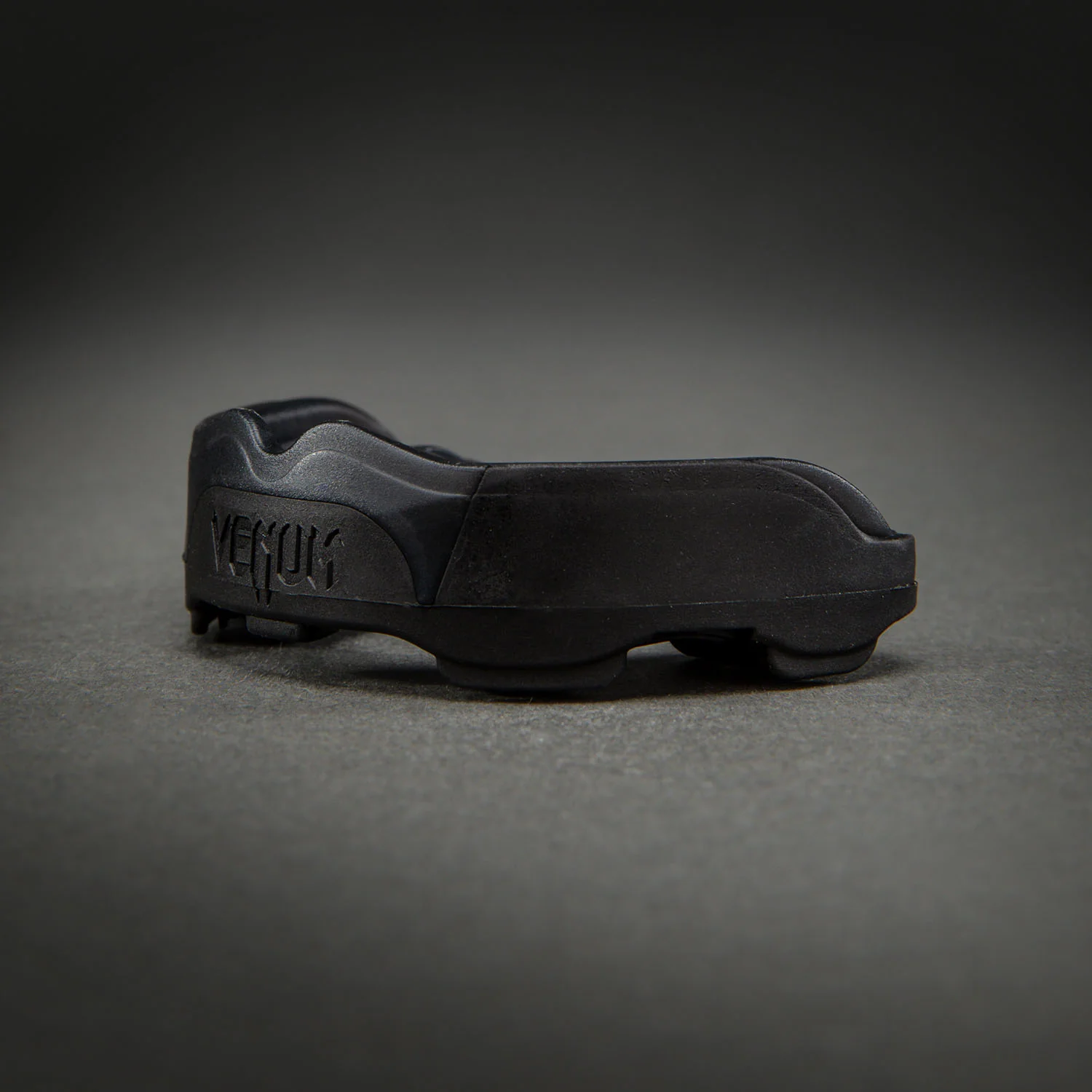 Venum Predator Mundschutz – Schwarz/Schwarz/Rot - Image 4
