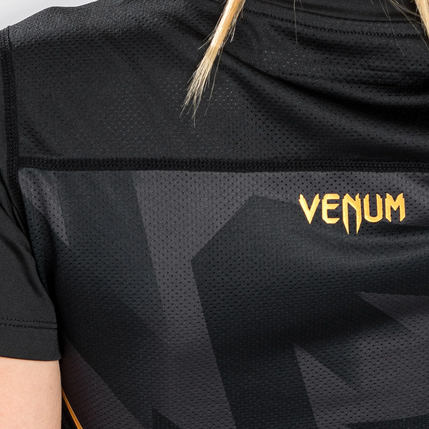 Venum Razor Dry Tech T-Shirt – Für Damen – Schwarz/Gold - Image 6