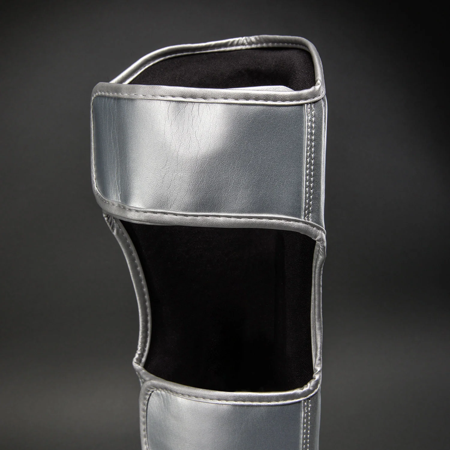 Ringhorns Charger by Venum Schienbeinschoner – Silber/Schwarz - Image 5