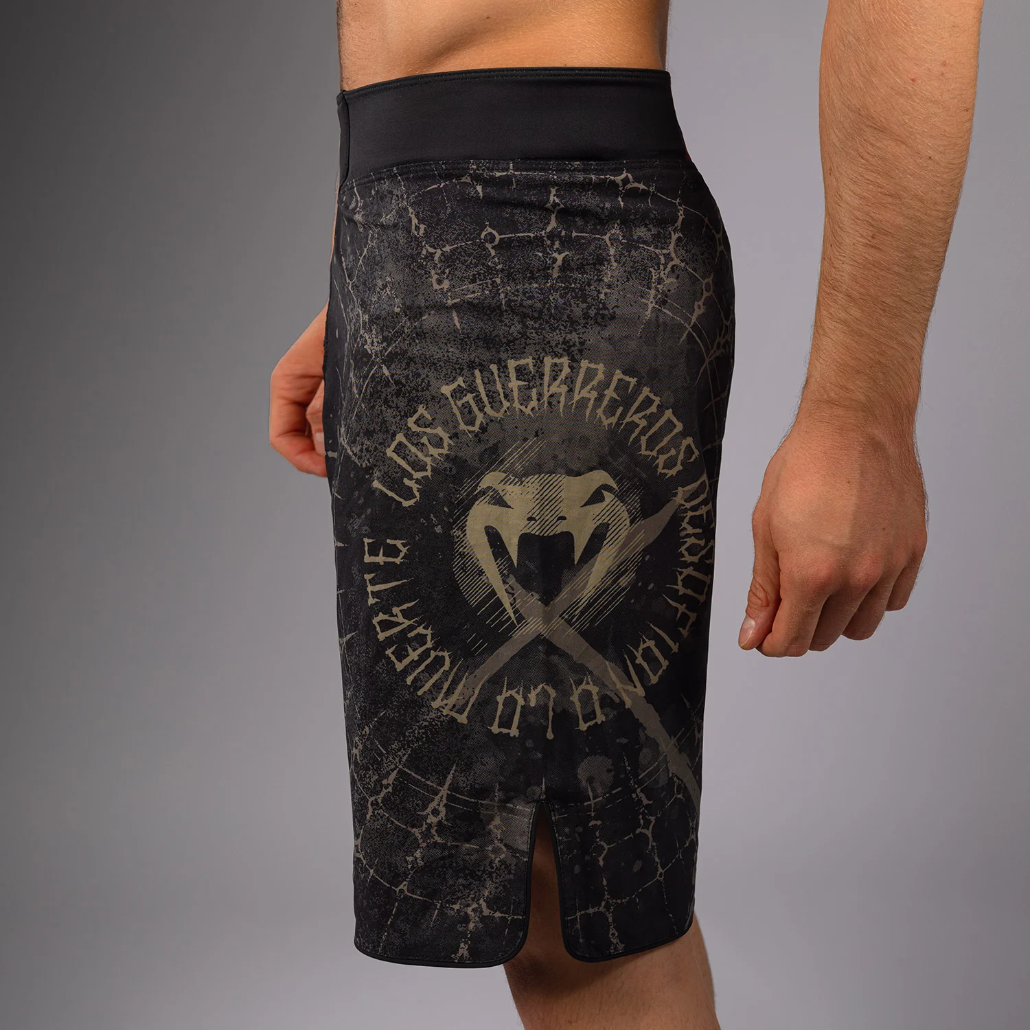 Venum Santa Muerte 5.0 Herren Fight Shorts - Tiefes Schwarz/Gold - Image 5