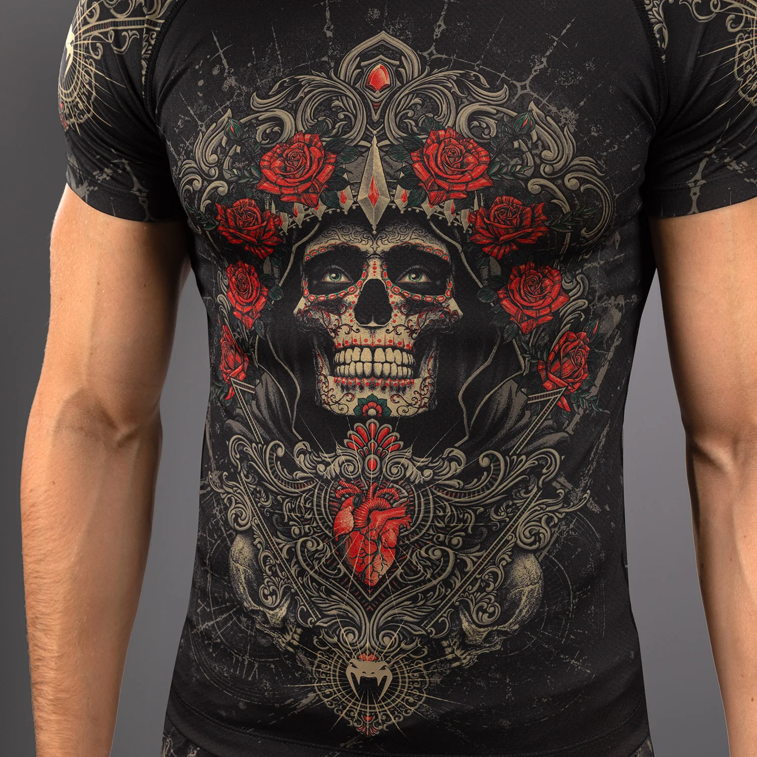 Venum Santa Muerte 5.0 Herren Kurzarm Rashguard - Tiefes Schwarz/Gold - Image 4