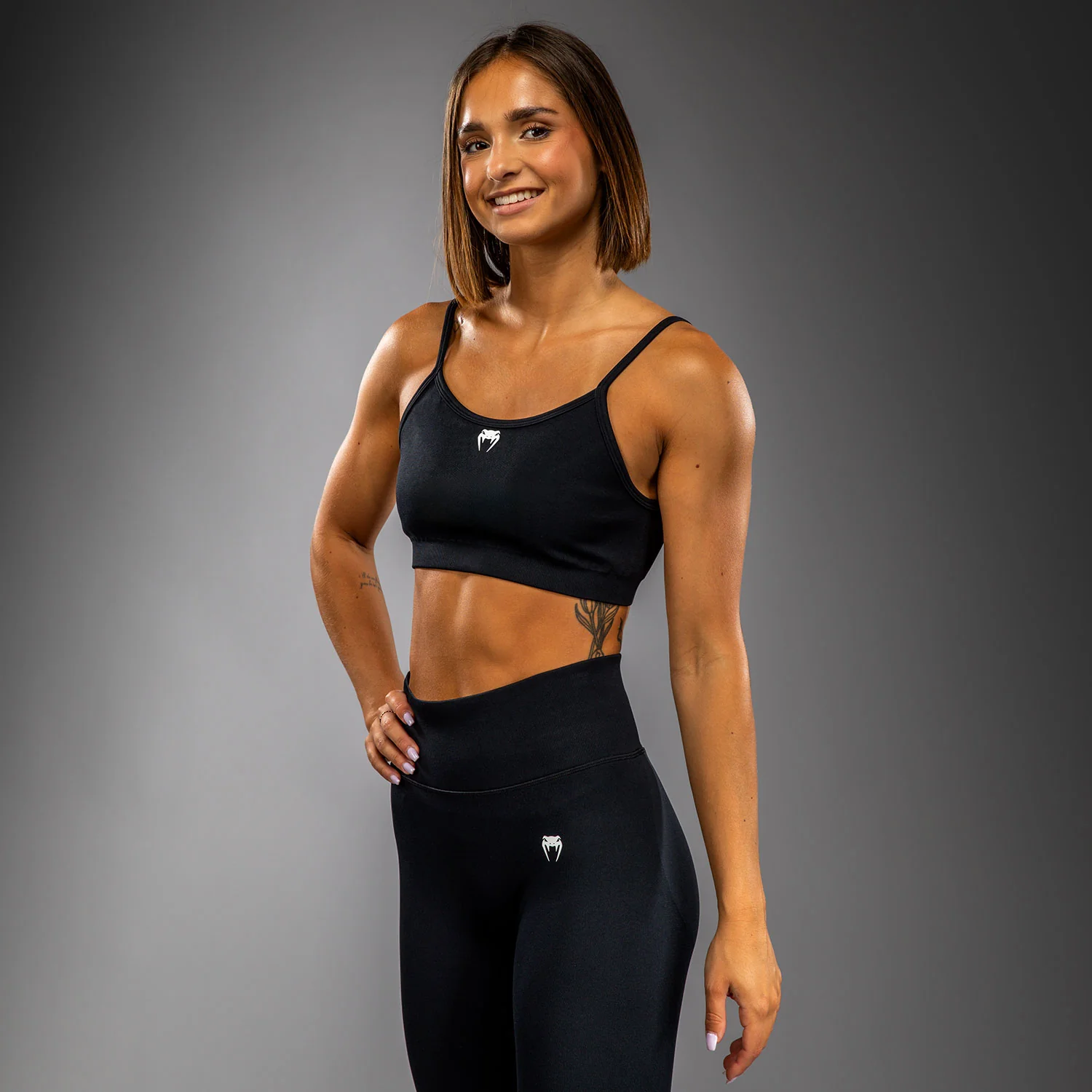 Venum Sculpt Women’s Sport-BH – Schwarz/Weiß - Image 2