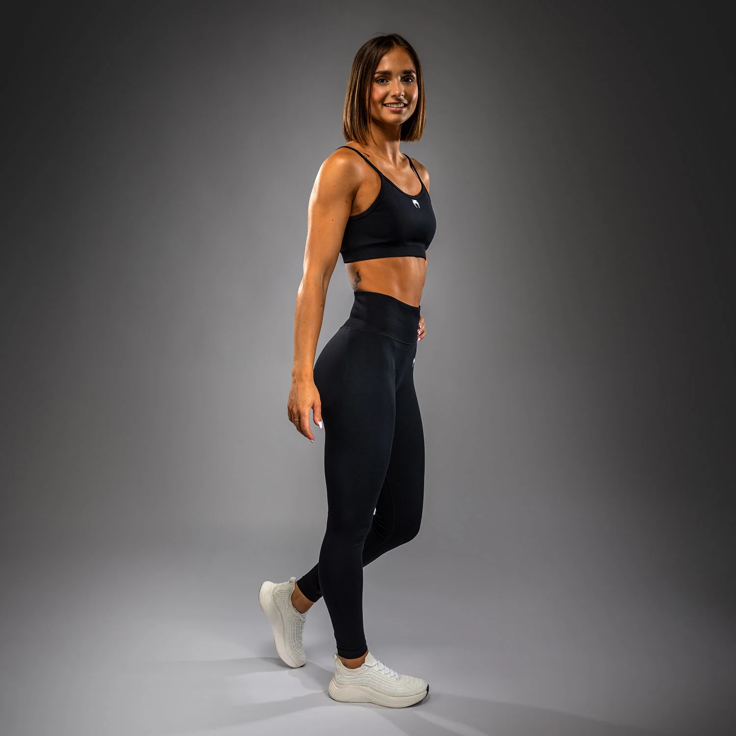 Venum Sculpt Women’s Sport-BH – Schwarz/Weiß - Image 6