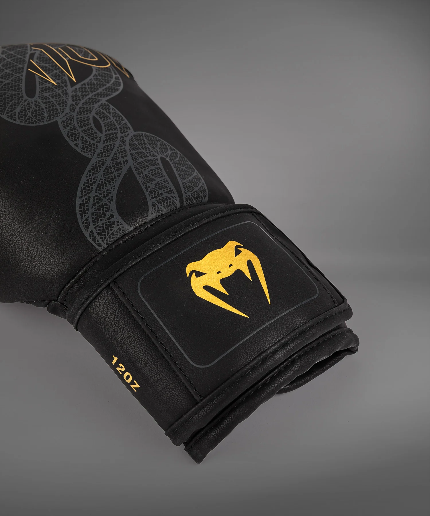Venum Serpenti Boxhandschuhe – Schwarz/Silber/Gold - Image 4