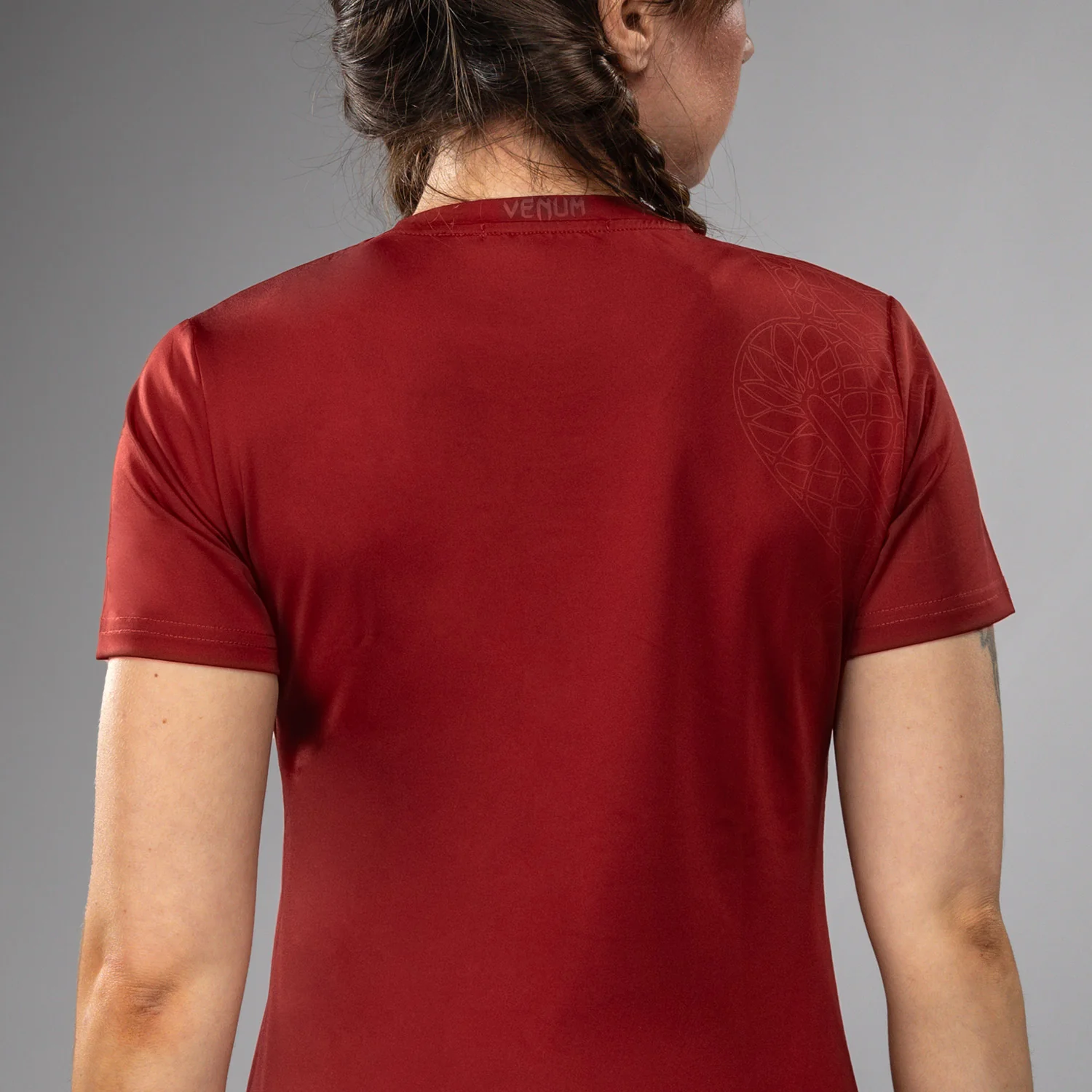 Venum Serpenti Damen Dry-Tech T-Shirt – Burgunder/Elfenbein - Image 3