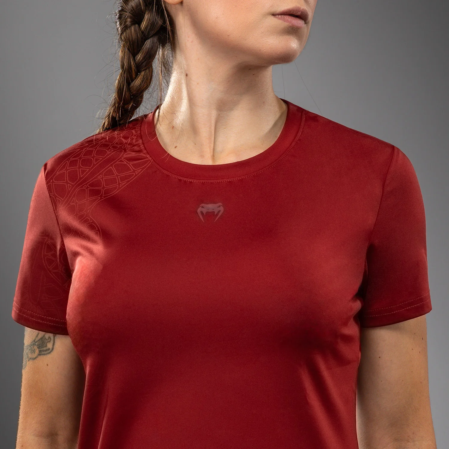 Venum Serpenti Damen Dry-Tech T-Shirt – Burgunder/Elfenbein - Image 5