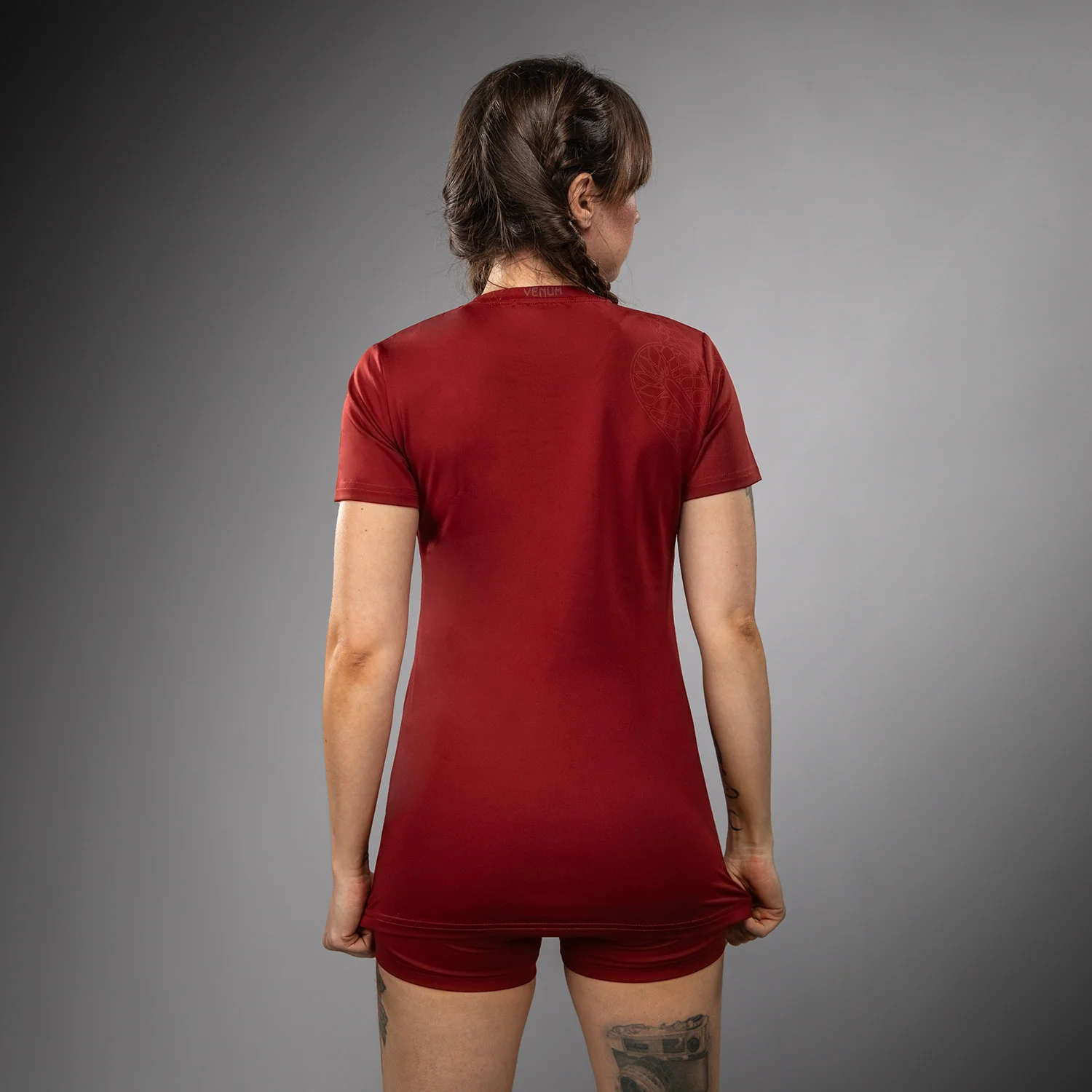 Venum Serpenti Damen Dry-Tech T-Shirt – Burgunder/Elfenbein - Image 6
