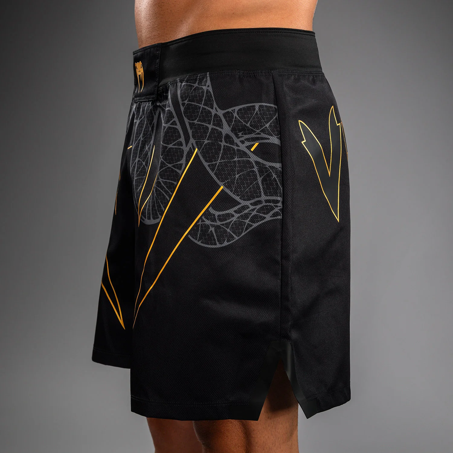 Venum Serpenti Fight Shorts – Schwarz/Silber/Gold - Image 6