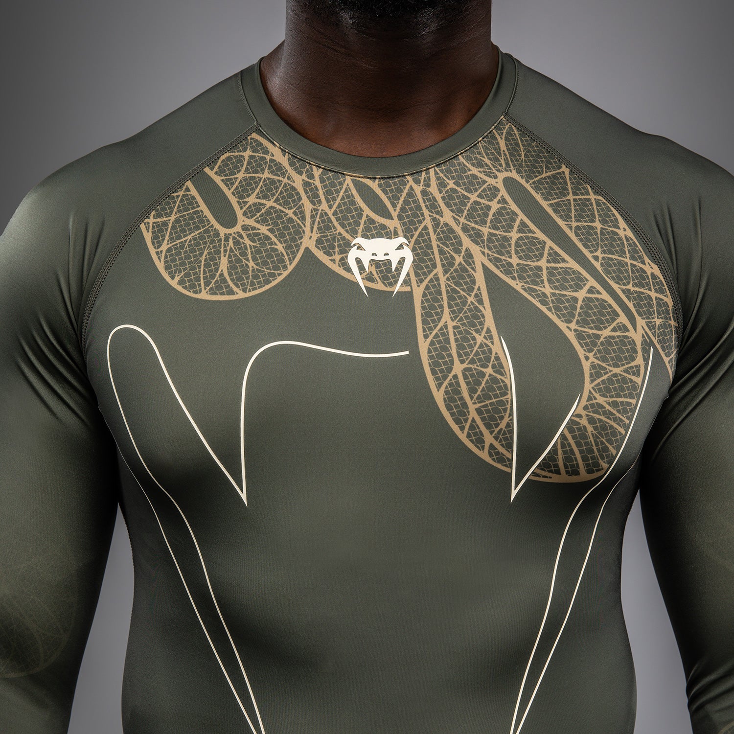 Venum Serpenti Langarm Rashguard – Khaki/Bronze/Ivory - Image 4