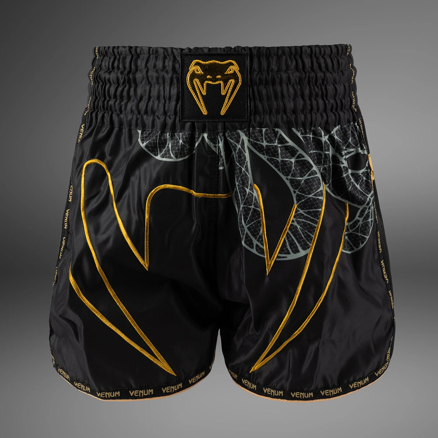 Venum Serpenti Muay Thai Shorts – Schwarz/Silber/Gold