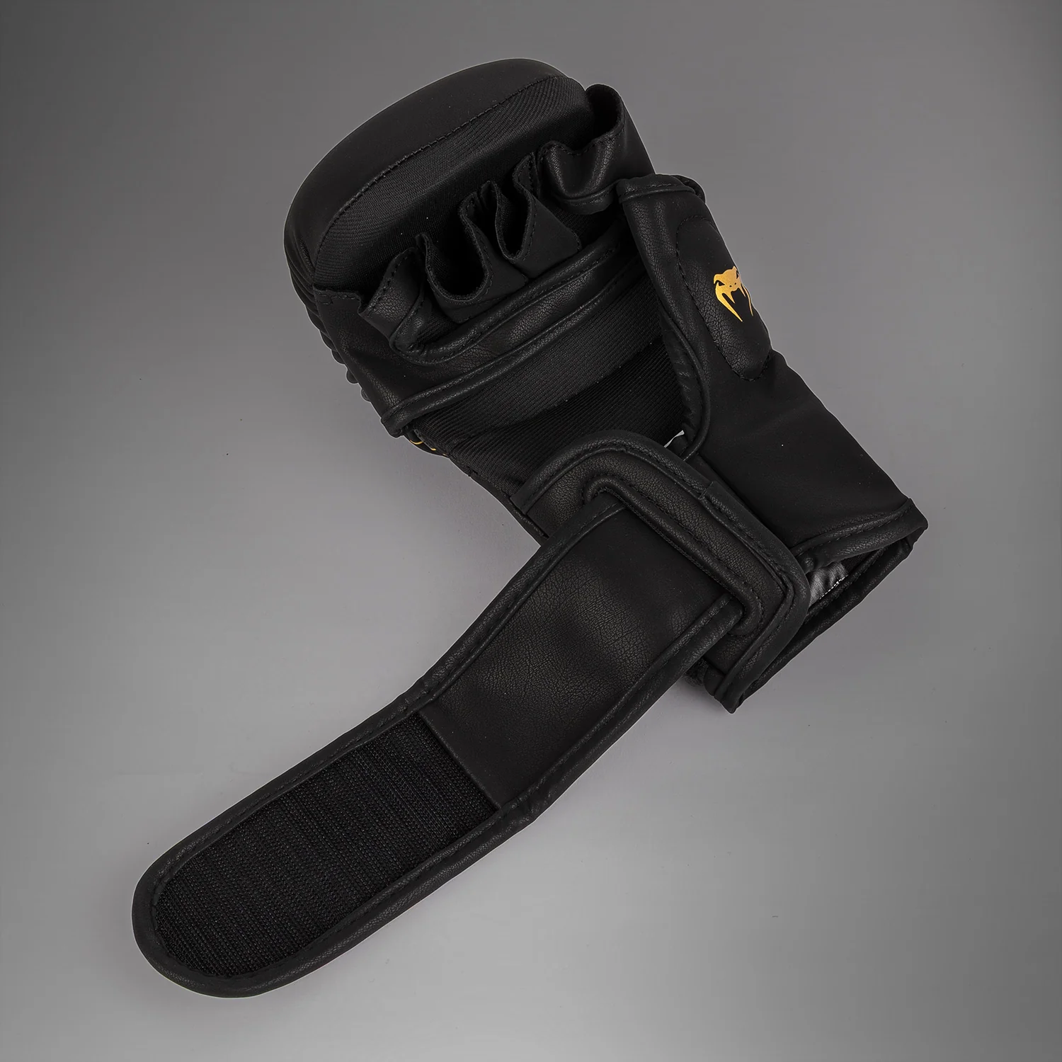 Venum Serpenti Sparring Handschuhe – Schwarz/Silber/Gold - Image 4