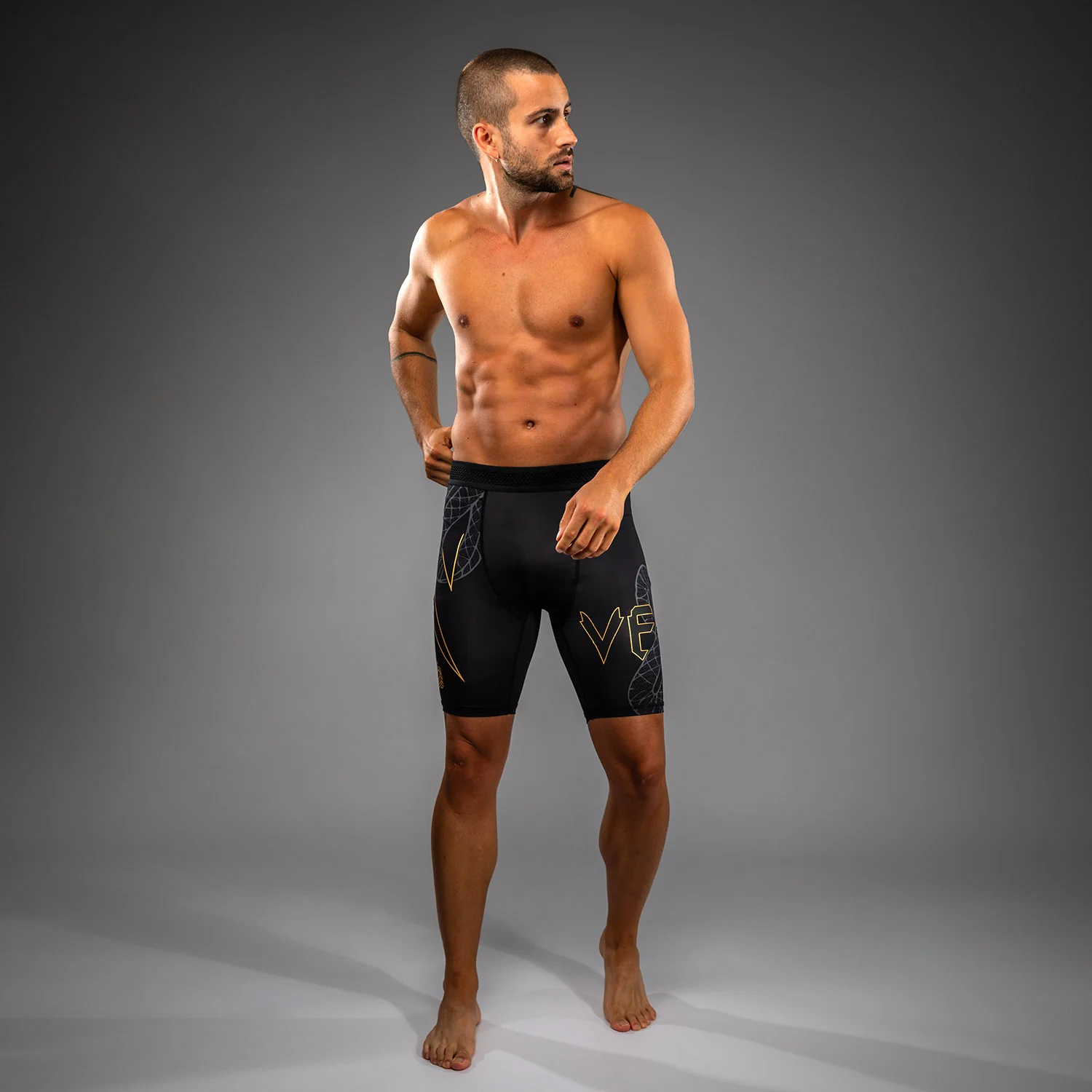 Venum Serpenti Vale Tudo Shorts – Schwarz/Silber/Gold