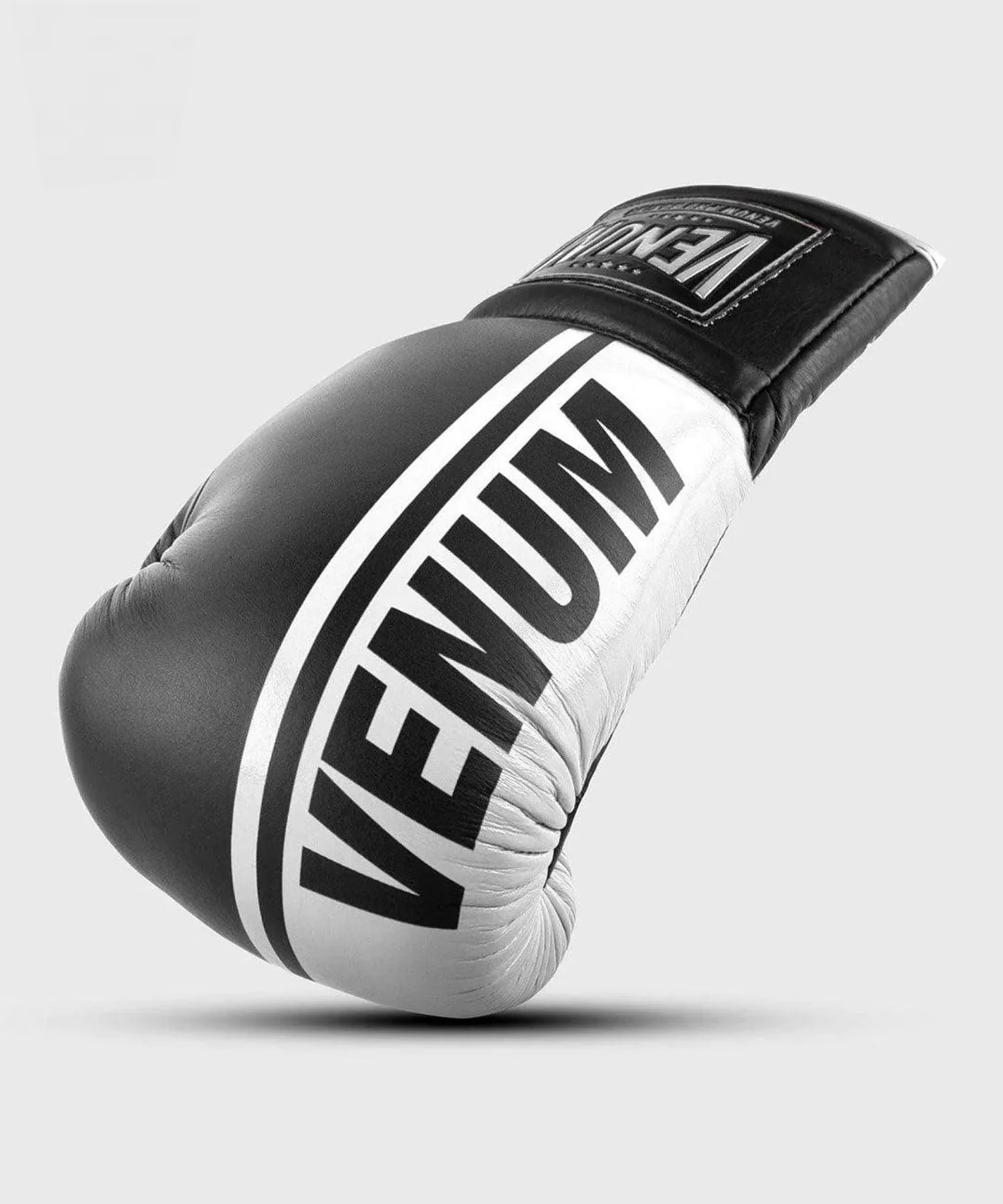 Venum Shield Custom Professional Boxhandschuhe mit Schnürsenkeln - Image 2