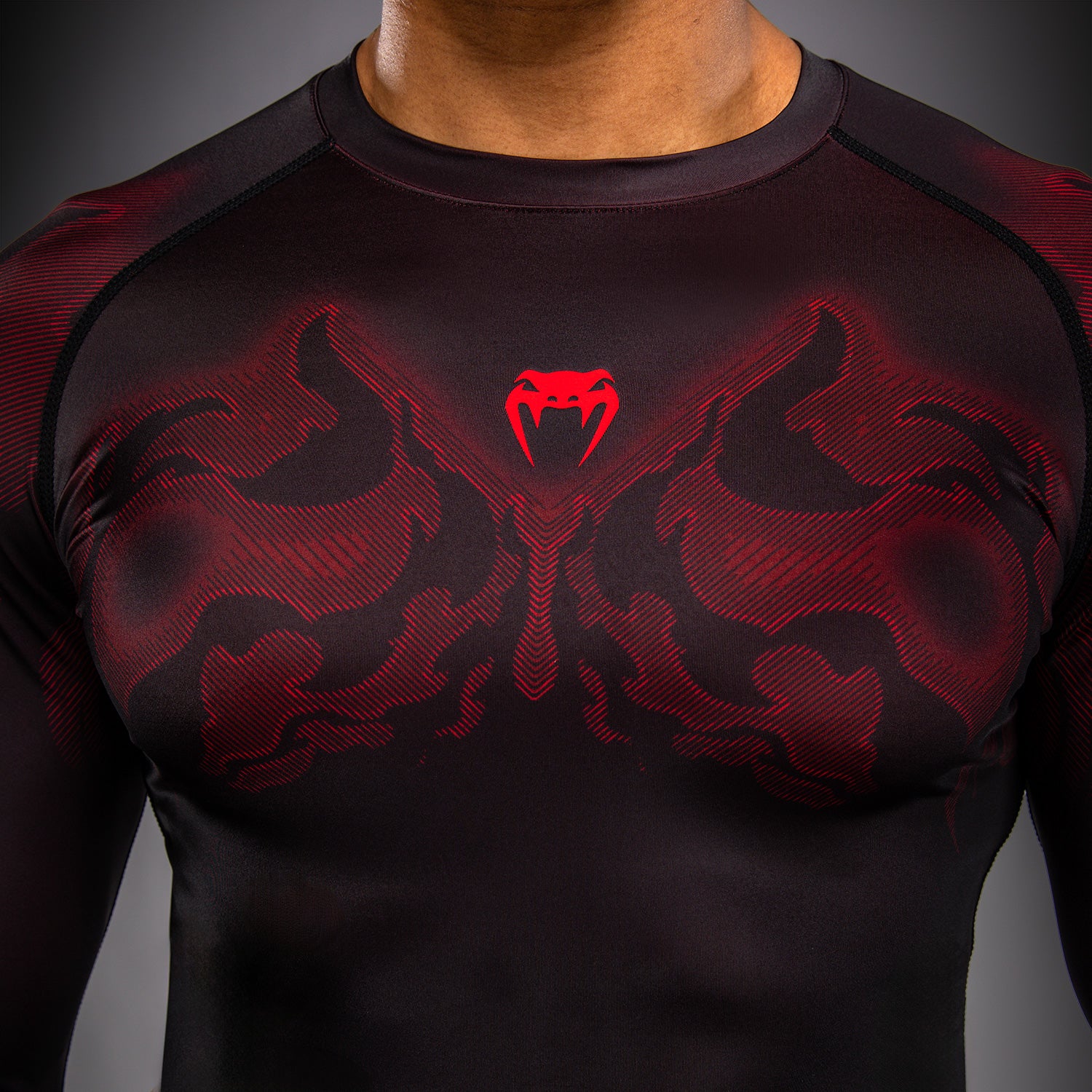 Venum Spectre Langarm Rashguard – Schwarz/Rot - Image 6