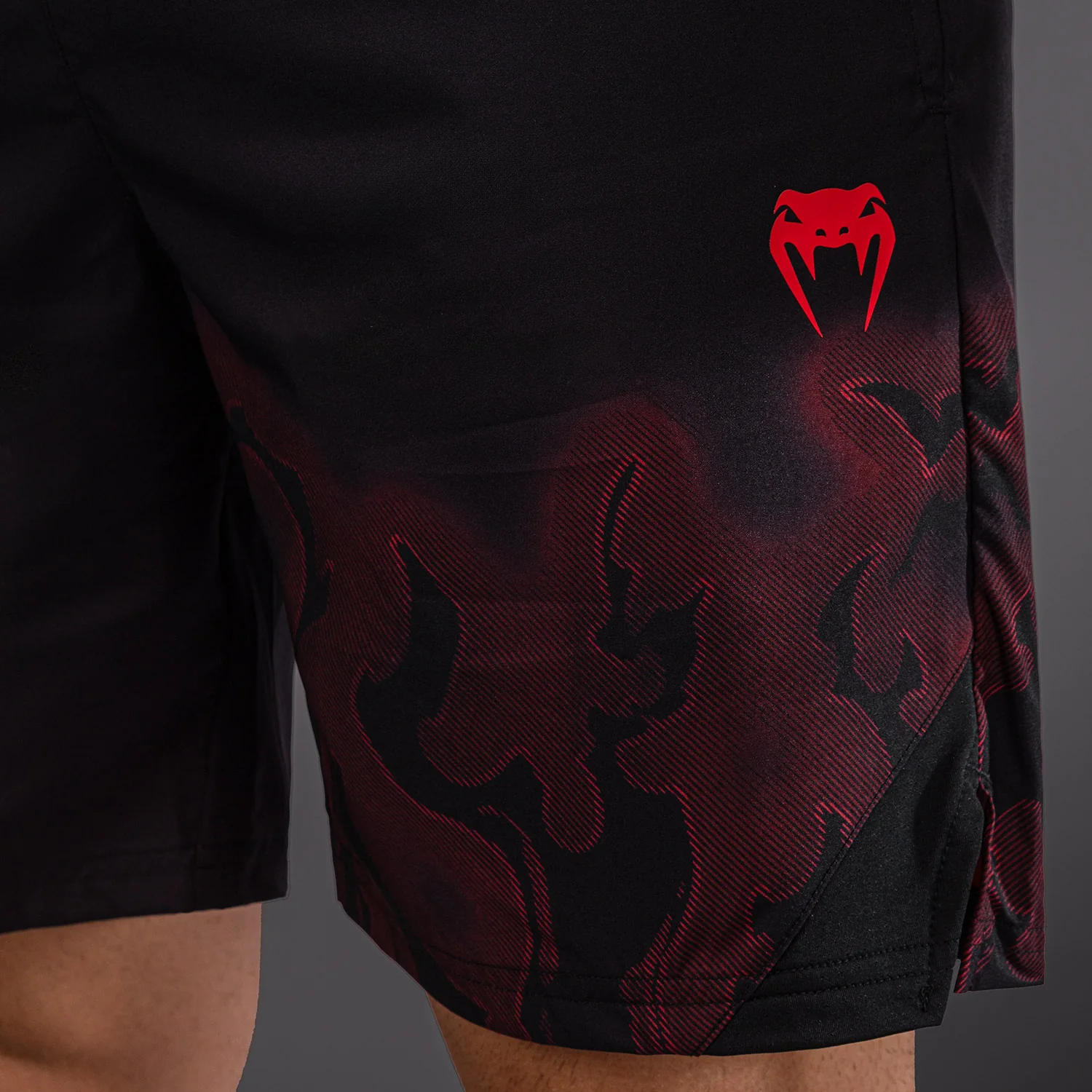 Venum Spectre Trainingsshorts – Schwarz/Rot - Image 5