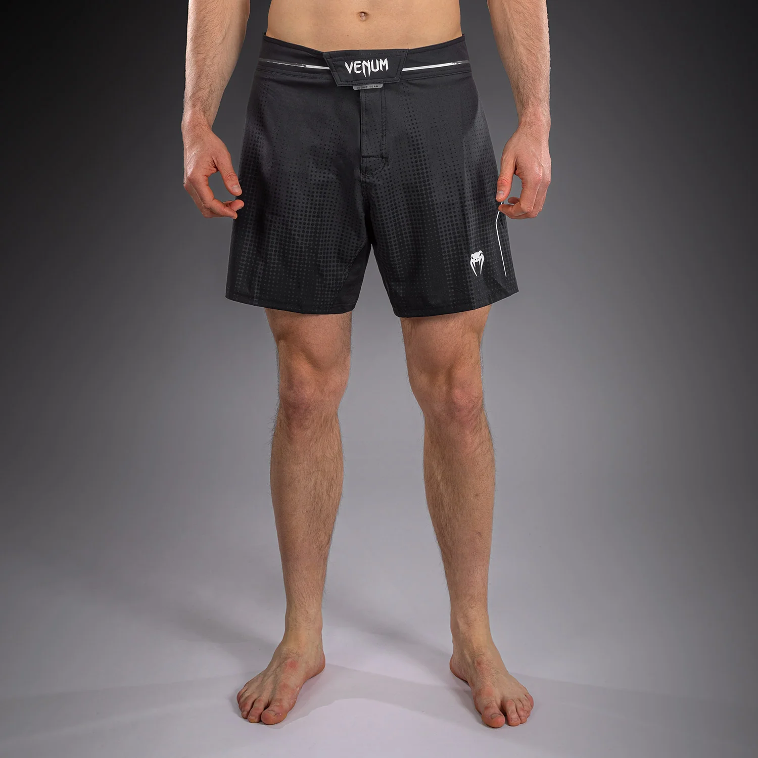 Venum Stealth Fightshorts – Schwarz/Weiß