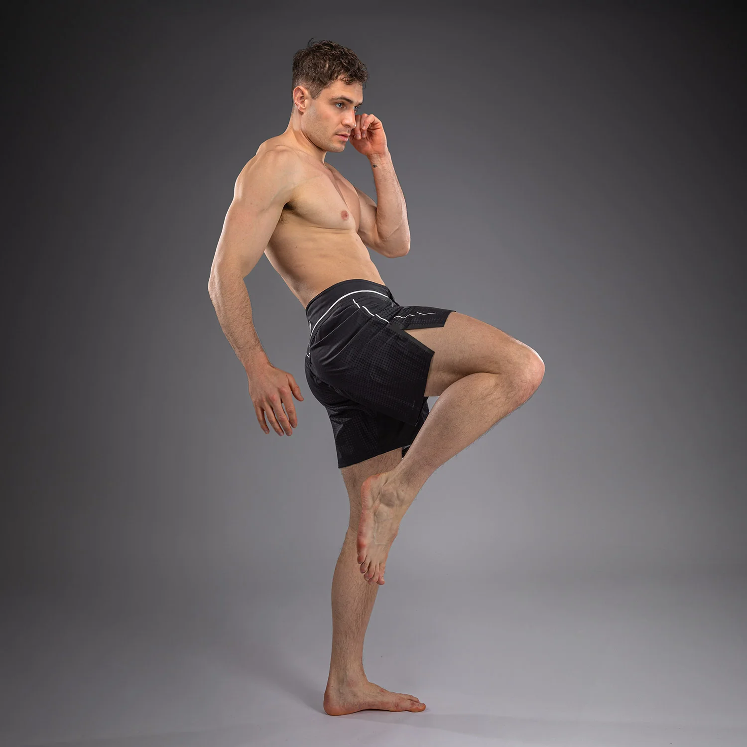 Venum Stealth Fightshorts – Schwarz/Weiß - Image 3