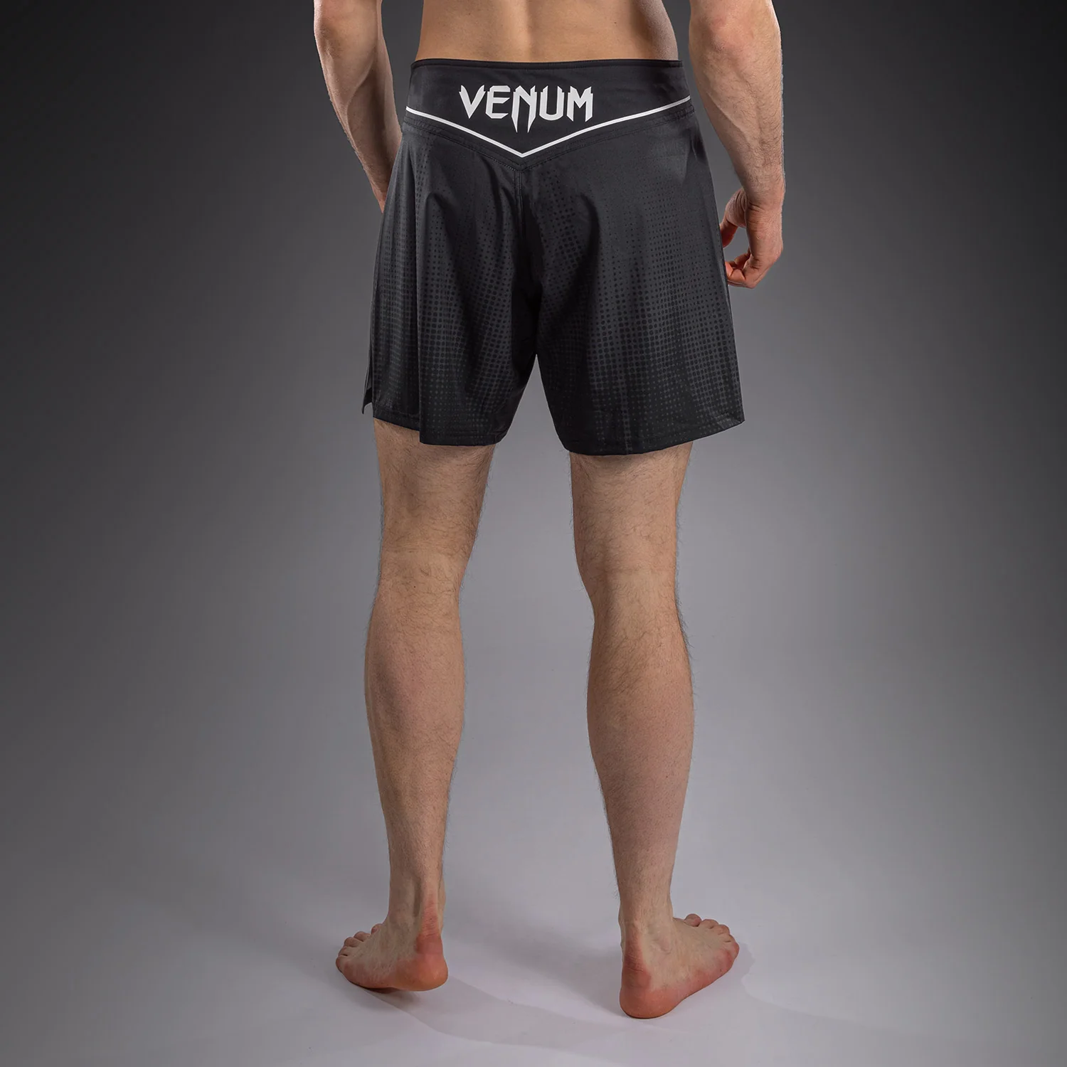 Venum Stealth Fightshorts – Schwarz/Weiß - Image 4