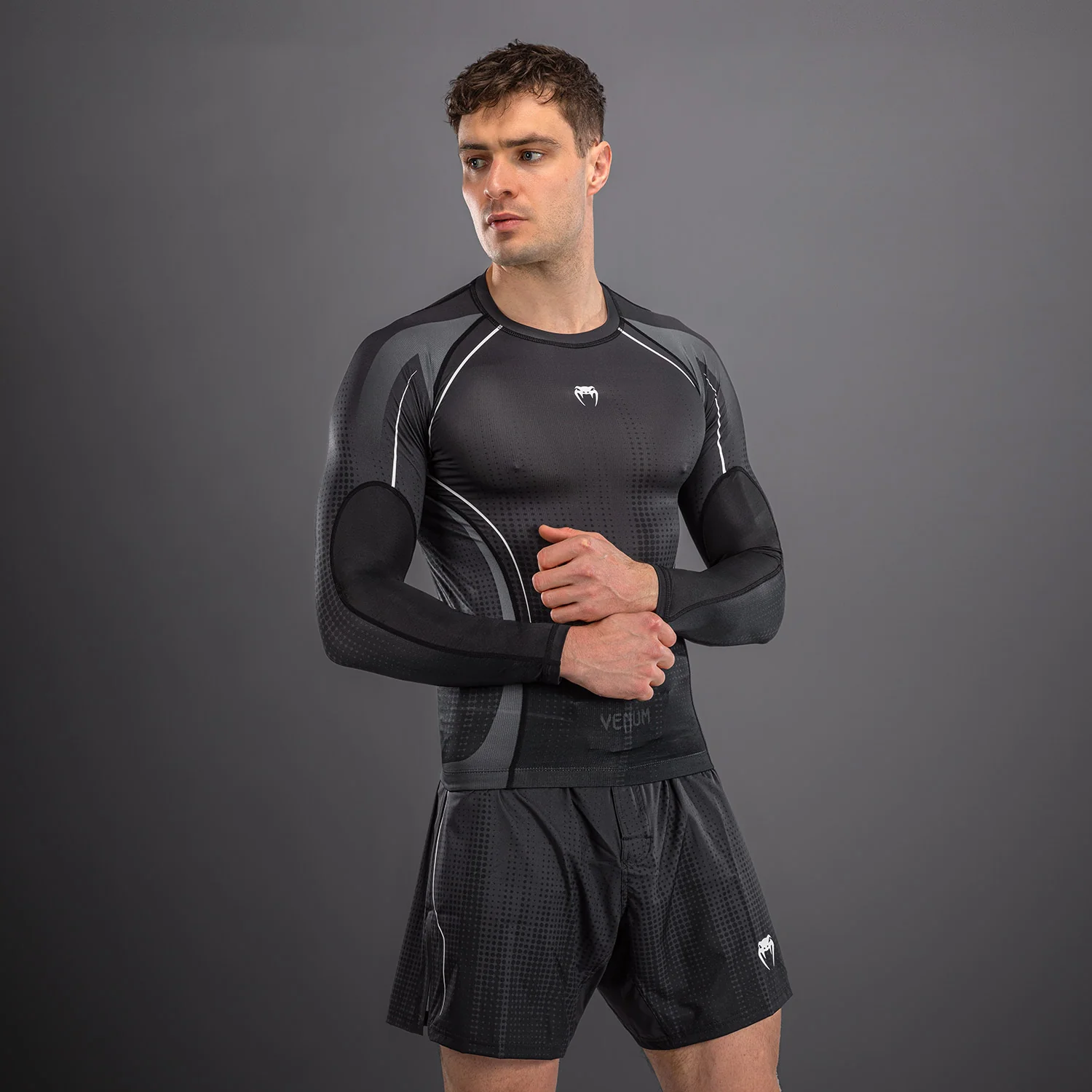 Venum Stealth Langarm Rashguard – Schwarz/Weiß - Image 2