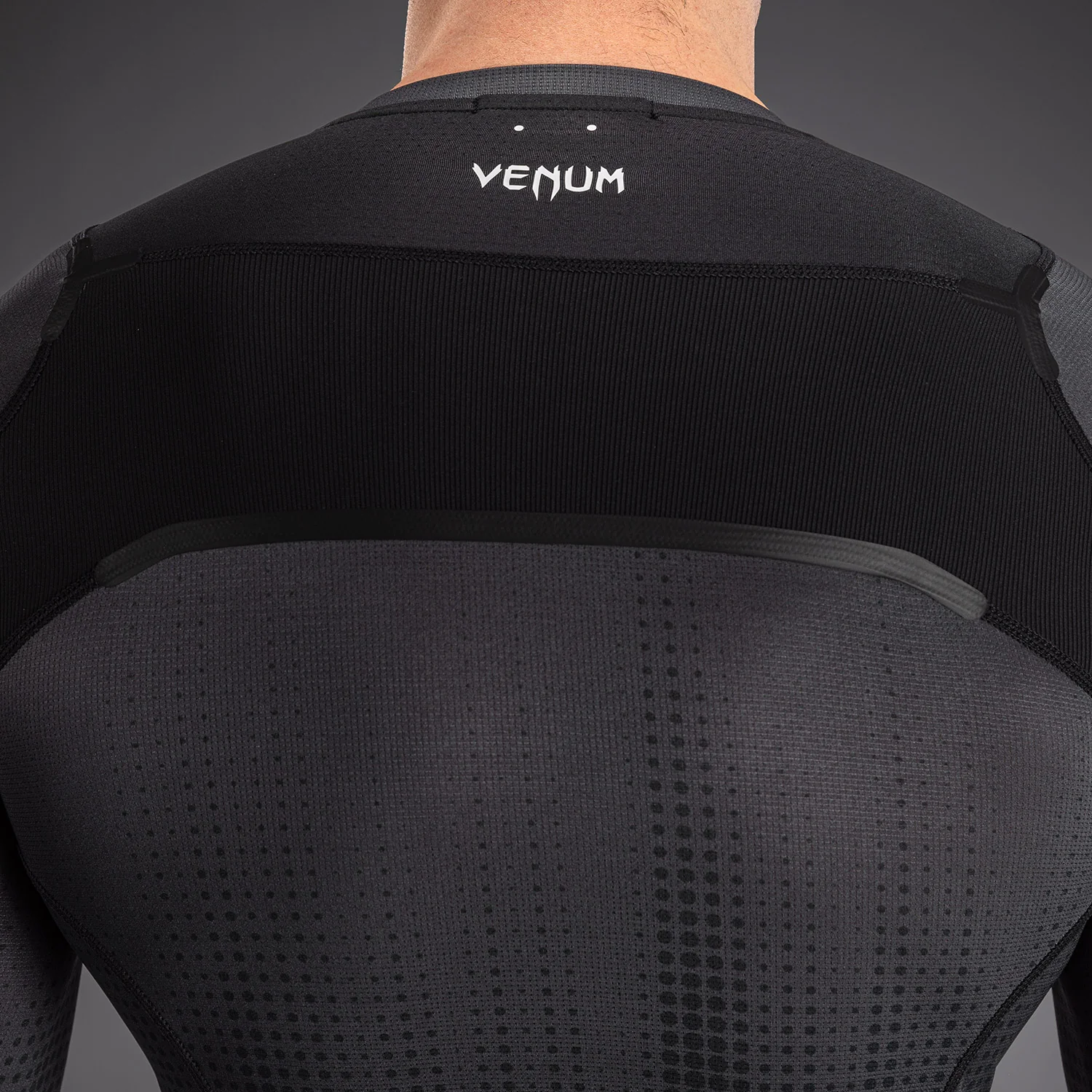 Venum Stealth Langarm Rashguard – Schwarz/Weiß - Image 6