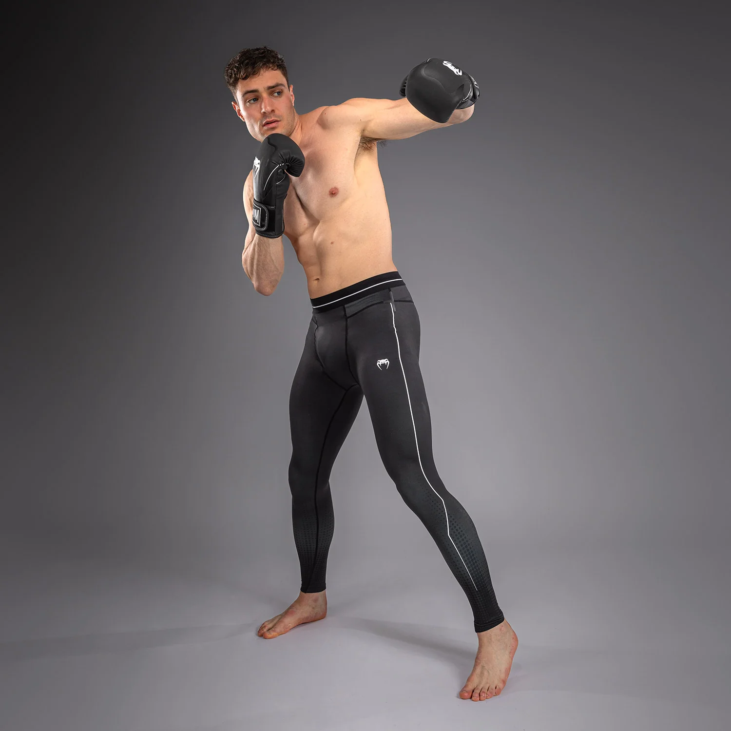 Venum Stealth Spats – Schwarz/Weiß - Image 2