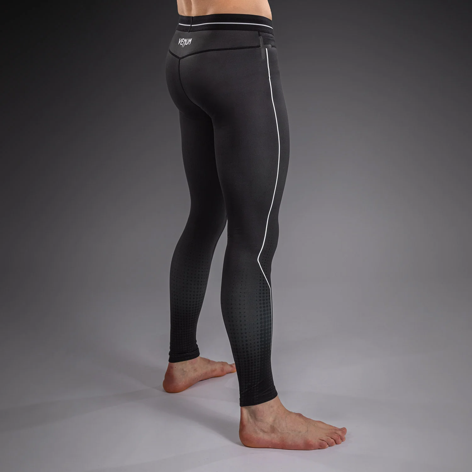 Venum Stealth Spats – Schwarz/Weiß - Image 5