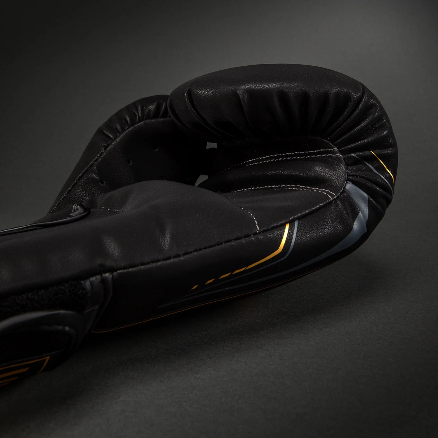 Venum Streamline Boxhandschuhe – Schwarz/Gold - Image 4