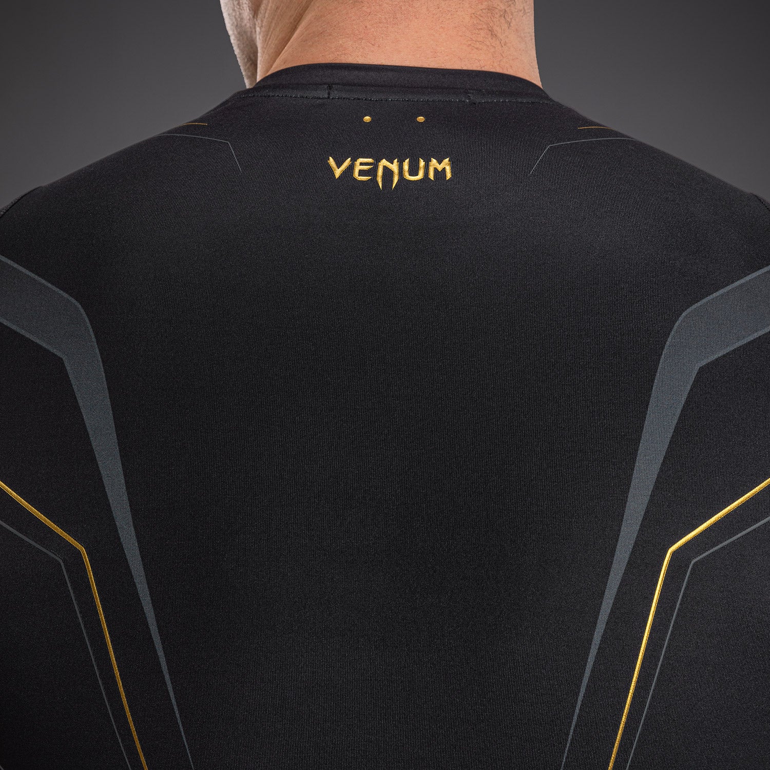 Venum Streamline Kurzarm Rashguards – Schwarz/Gold - Image 6