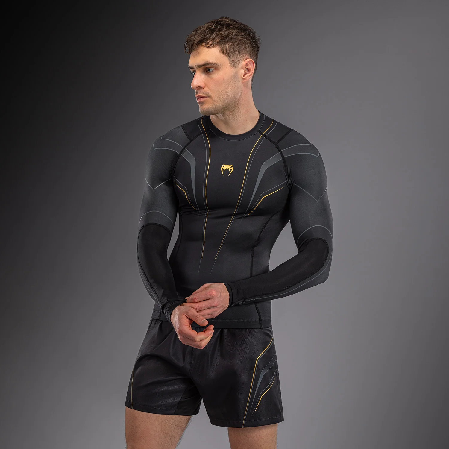 Venum Streamline Langarm Rashguard – Schwarz/Gold - Image 3