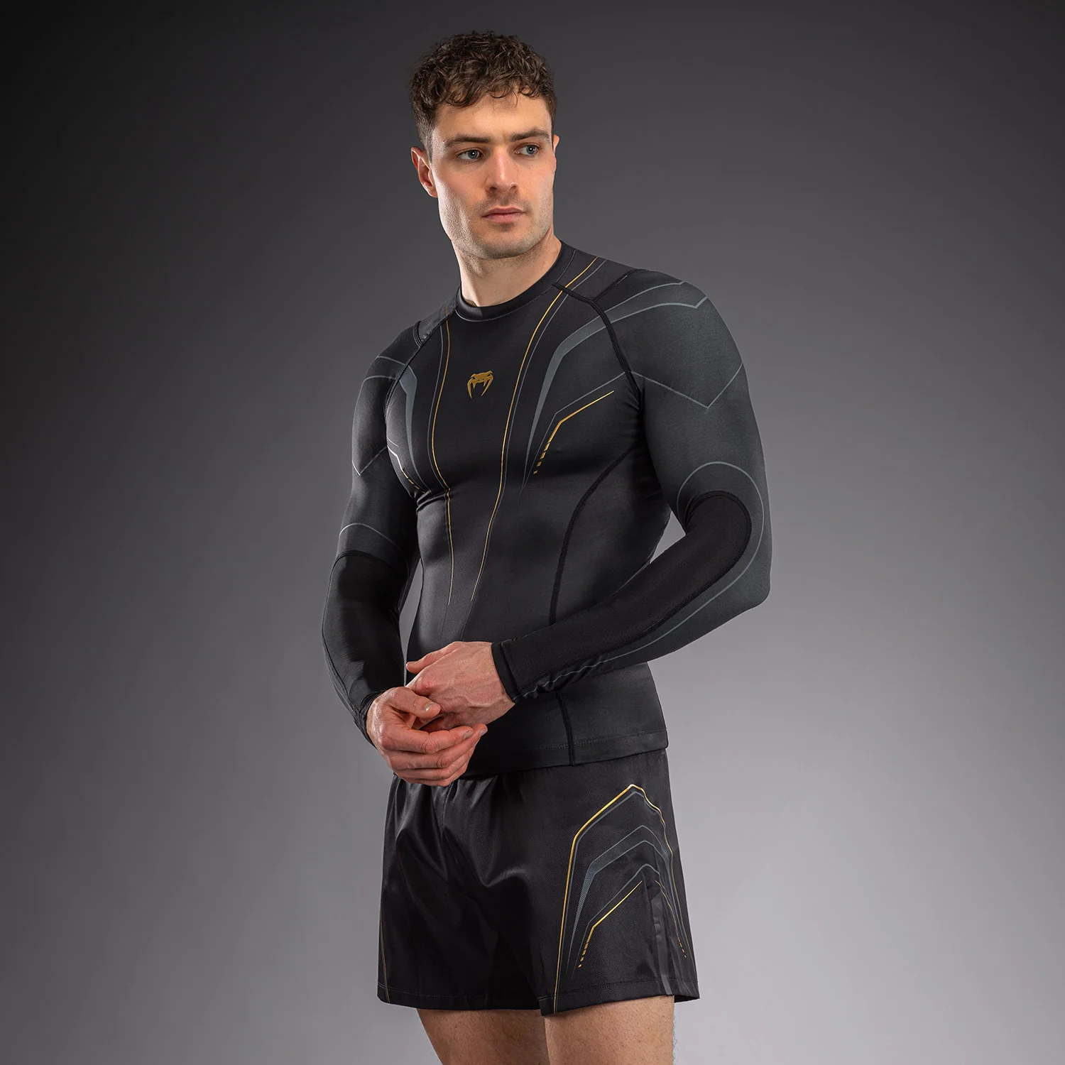 Venum Streamline Langarm Rashguard – Schwarz/Gold - Image 4